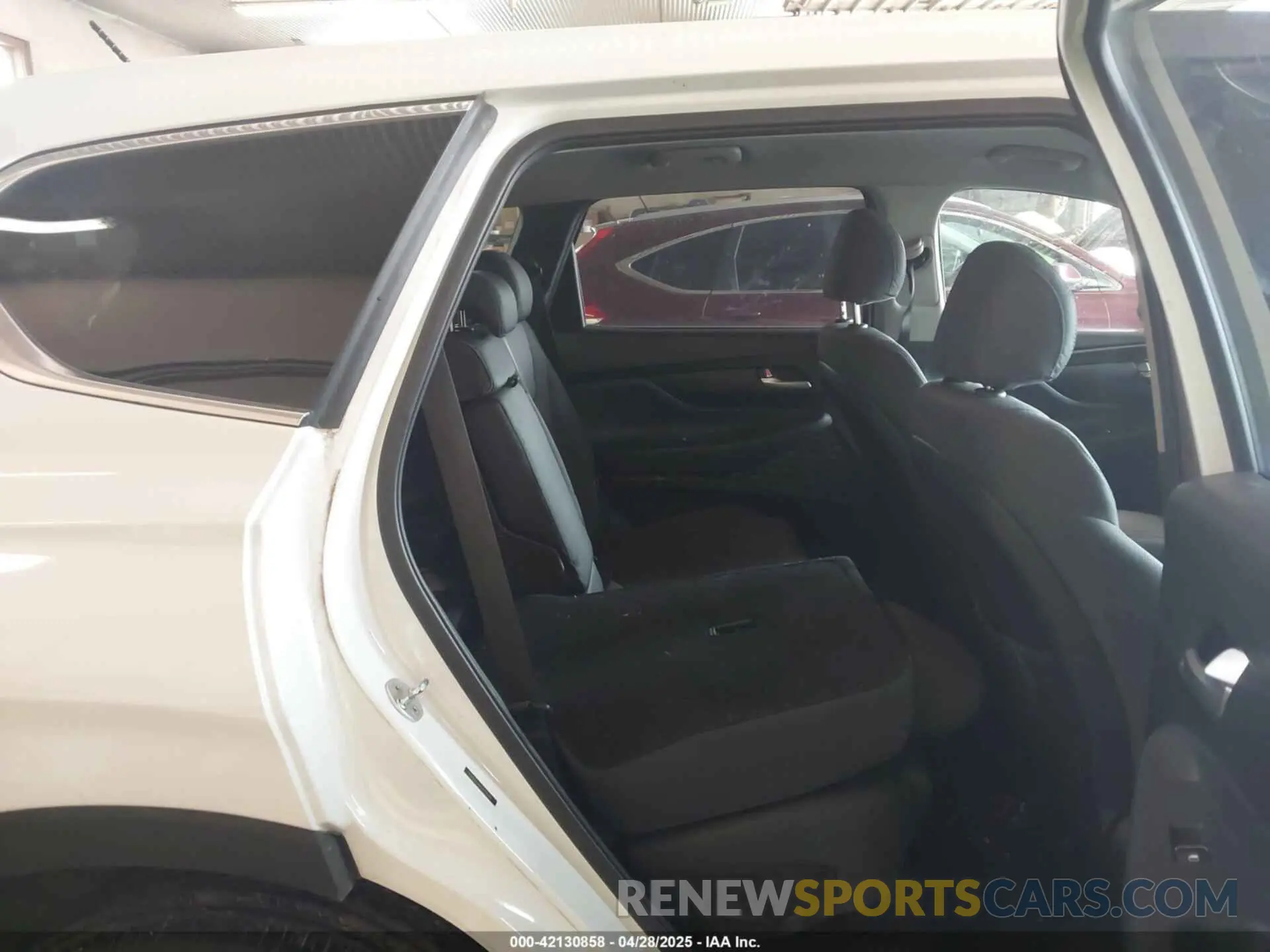 8 Photograph of a damaged car 5NMS2CAD6KH135413 HYUNDAI SANTA FE 2019