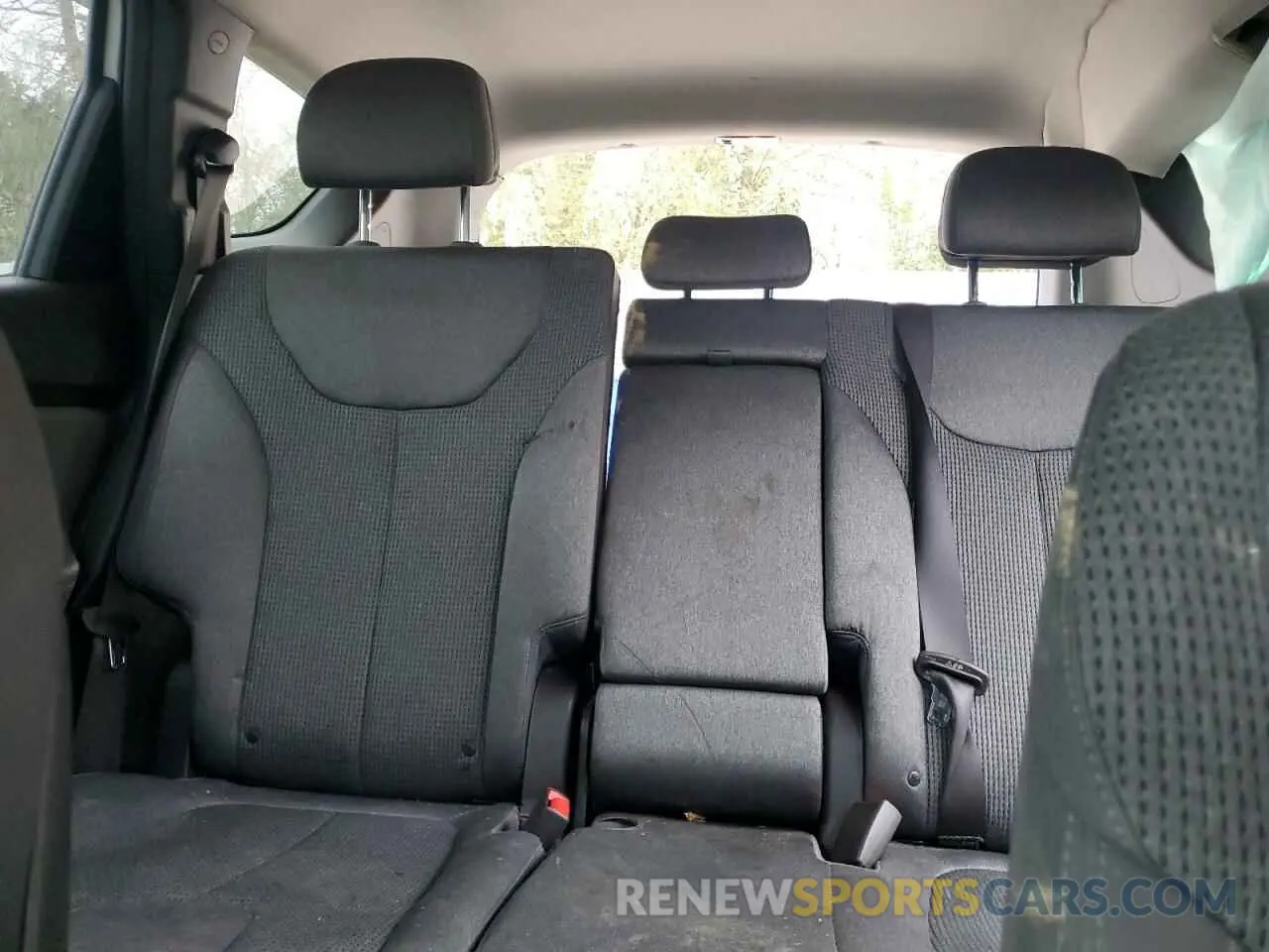 10 Photograph of a damaged car 5NMS2CAD9KH112871 HYUNDAI SANTA FE 2019