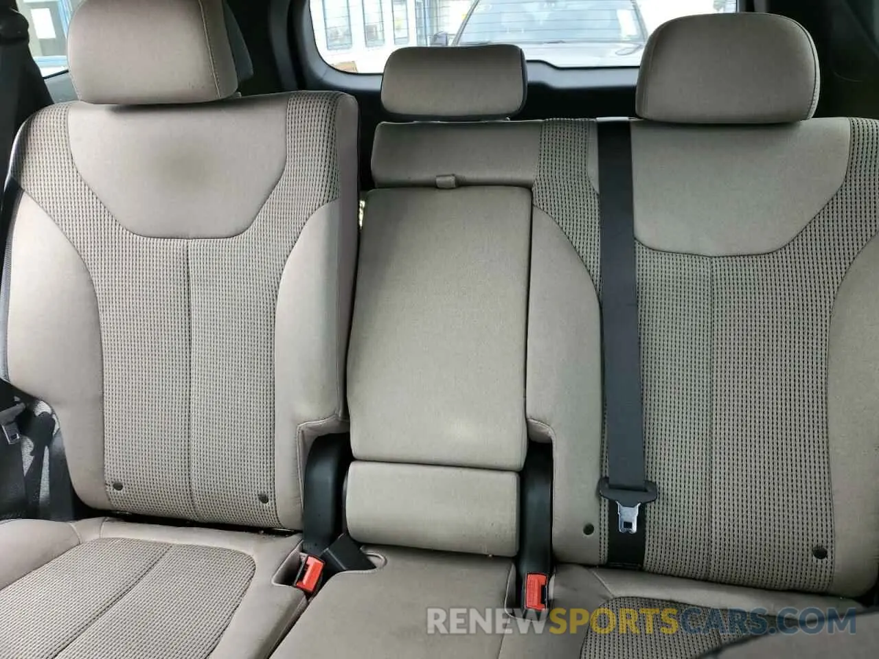 10 Photograph of a damaged car 5NMS2CAD9KH131243 HYUNDAI SANTA FE 2019