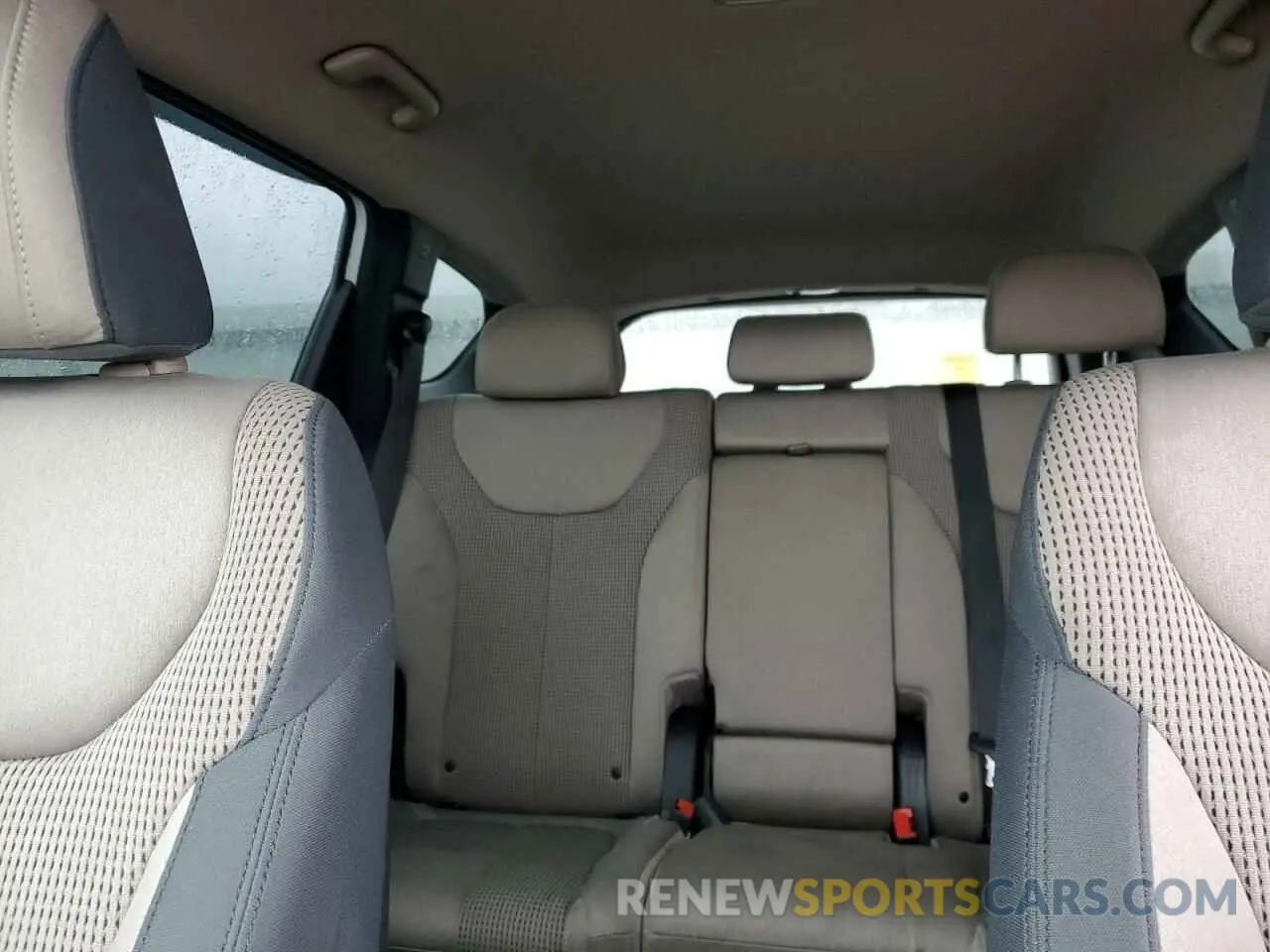 10 Photograph of a damaged car 5NMS2CADXKH003674 HYUNDAI SANTA FE 2019