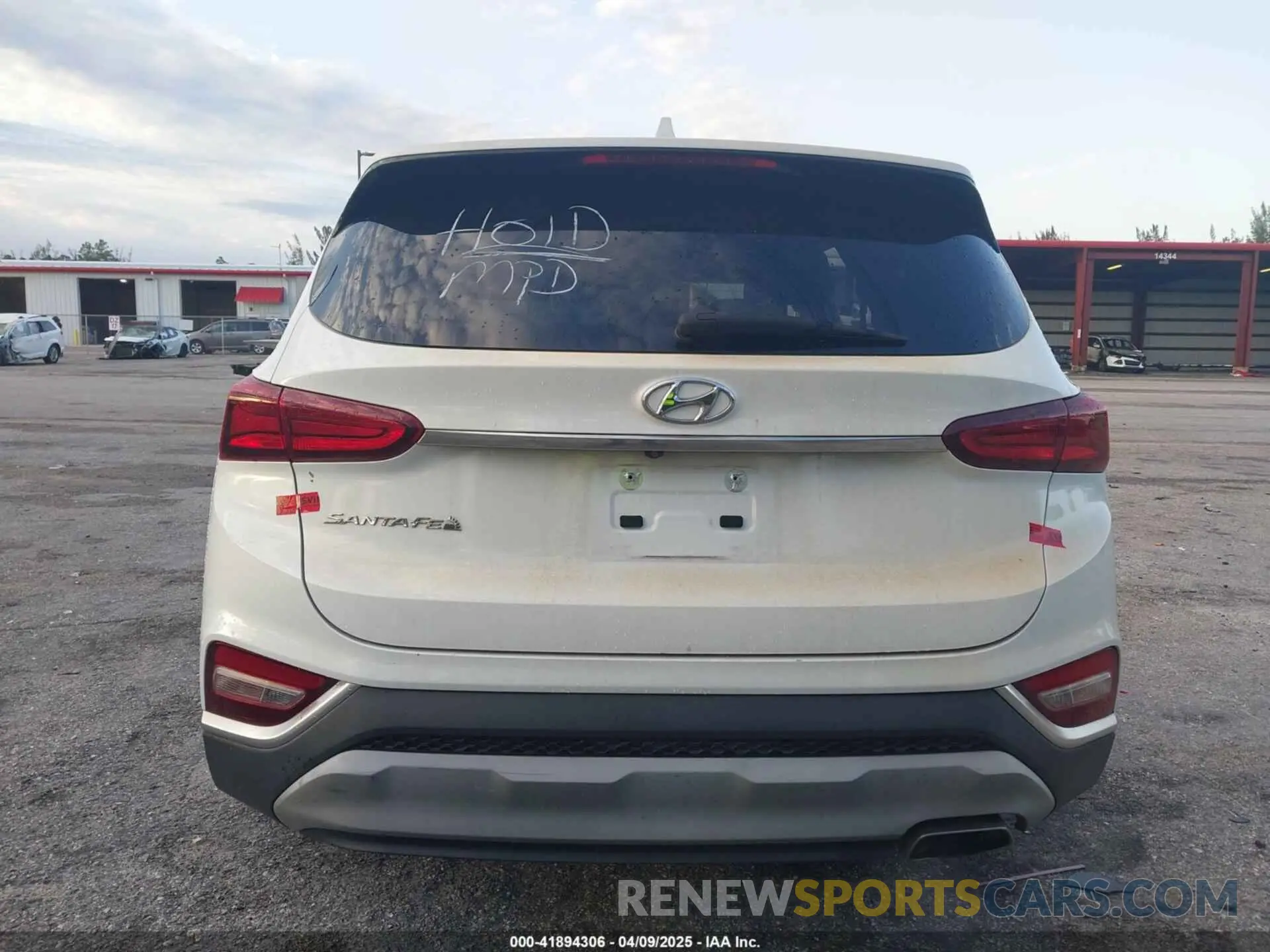 17 Photograph of a damaged car 5NMS33AD0KH006550 HYUNDAI SANTA FE 2019