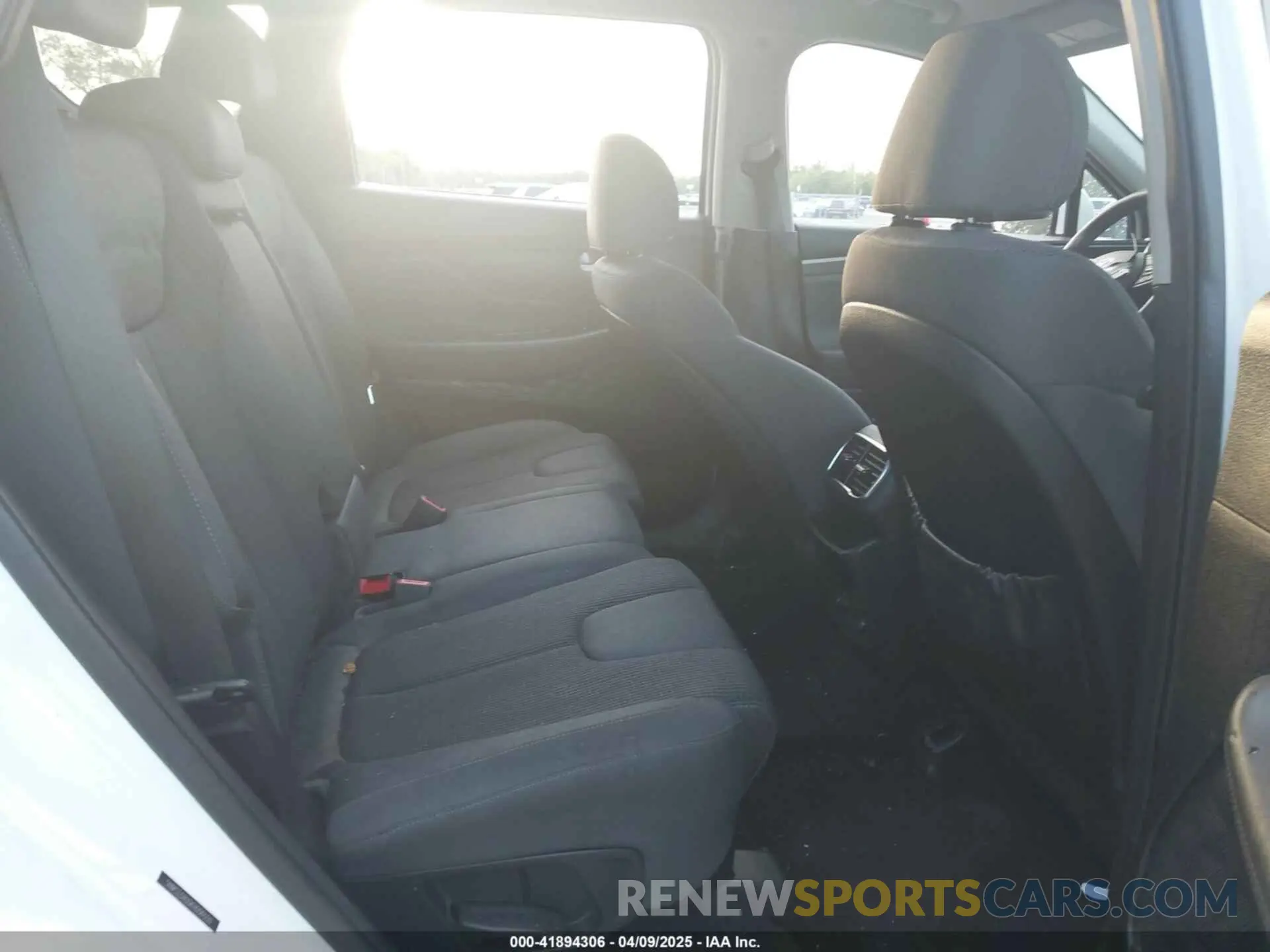 8 Photograph of a damaged car 5NMS33AD0KH006550 HYUNDAI SANTA FE 2019
