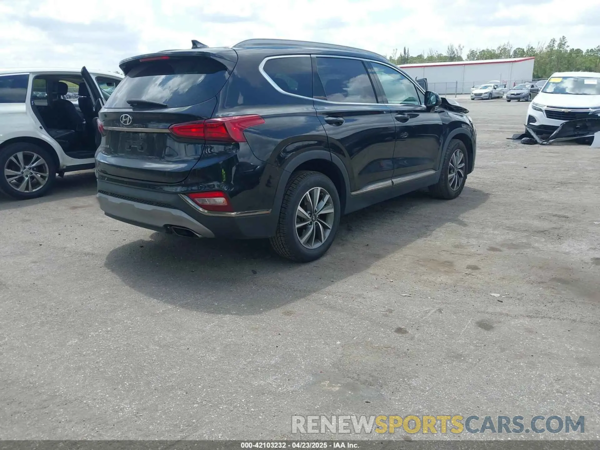 4 Photograph of a damaged car 5NMS33AD0KH023929 HYUNDAI SANTA FE 2019