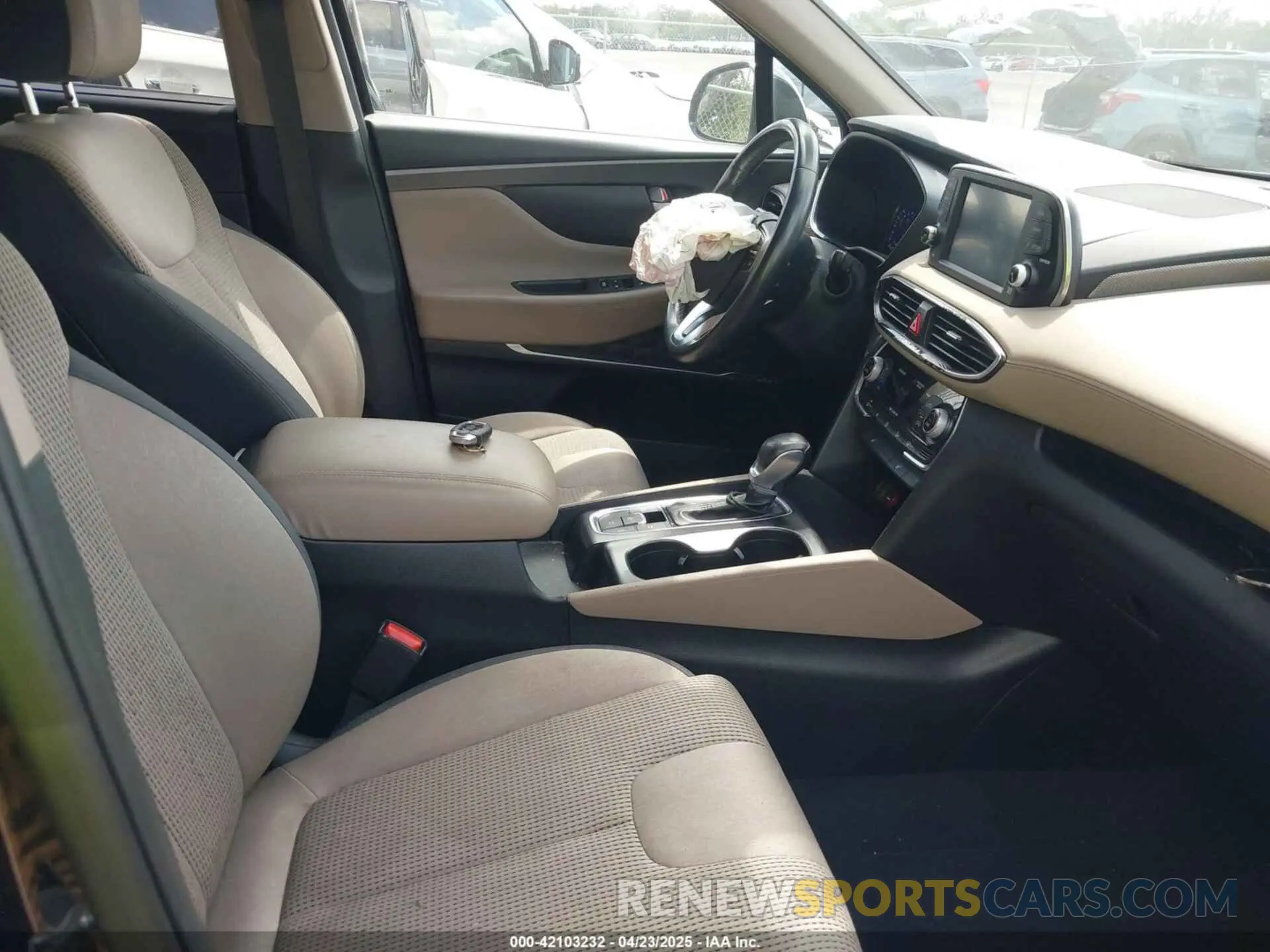 5 Photograph of a damaged car 5NMS33AD0KH023929 HYUNDAI SANTA FE 2019