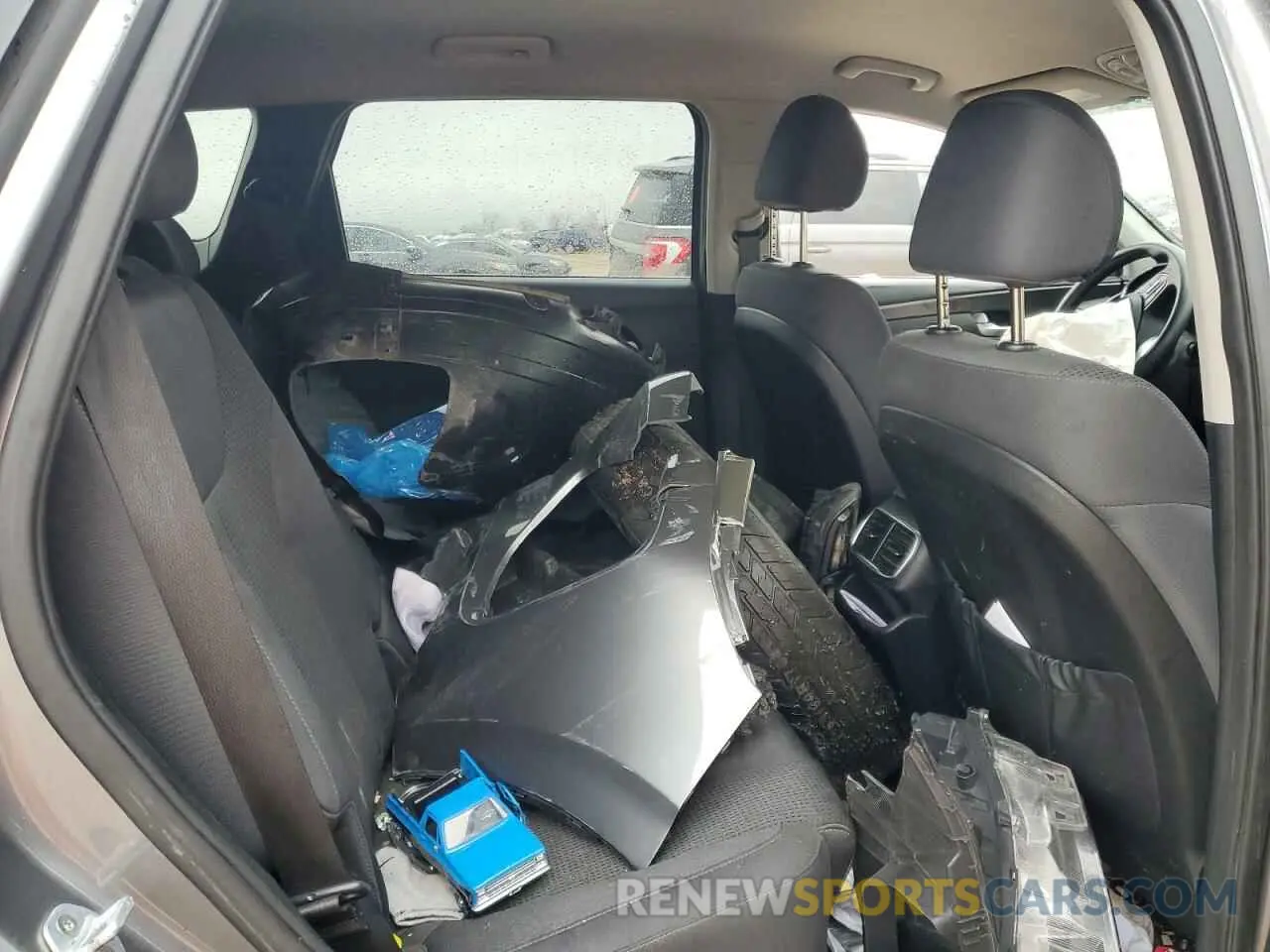 11 Photograph of a damaged car 5NMS33AD0KH055473 HYUNDAI SANTA FE 2019