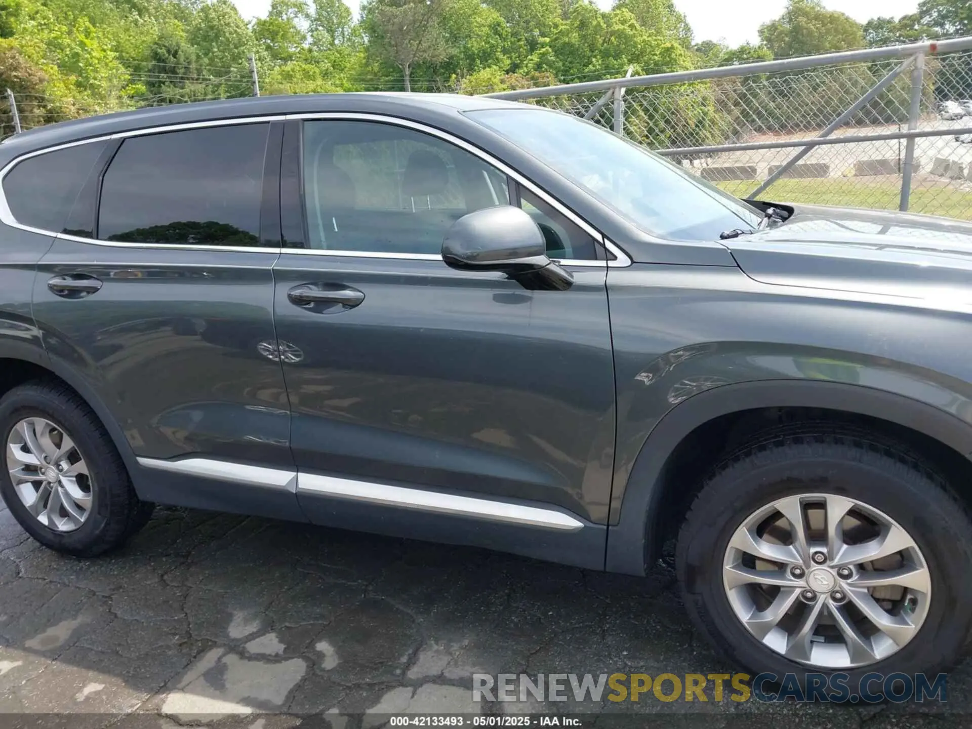 13 Photograph of a damaged car 5NMS33AD0KH134674 HYUNDAI SANTA FE 2019