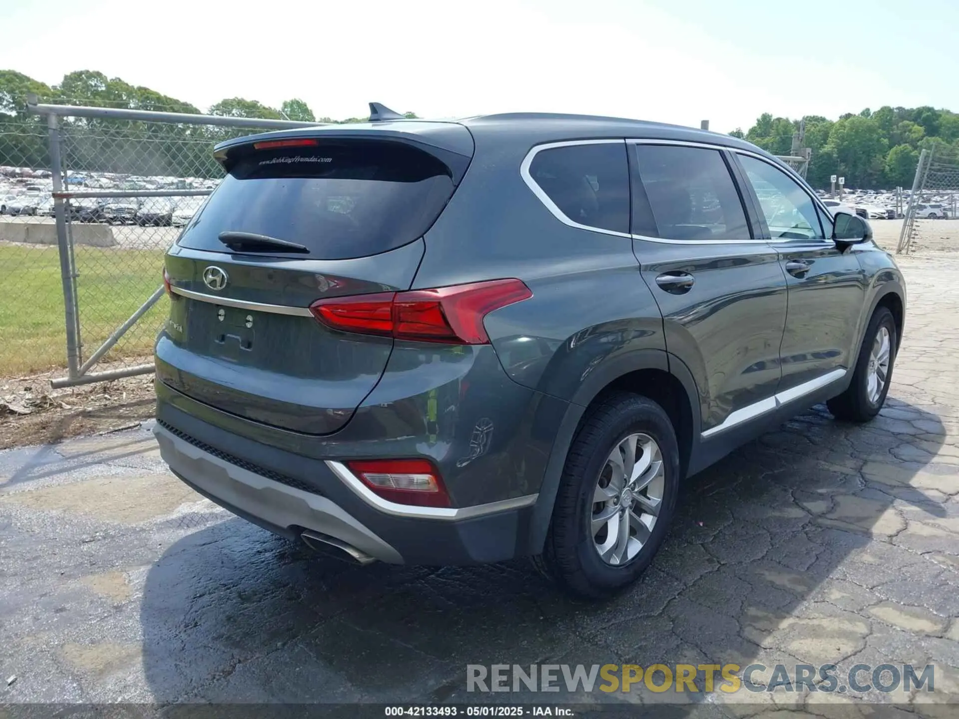 4 Photograph of a damaged car 5NMS33AD0KH134674 HYUNDAI SANTA FE 2019