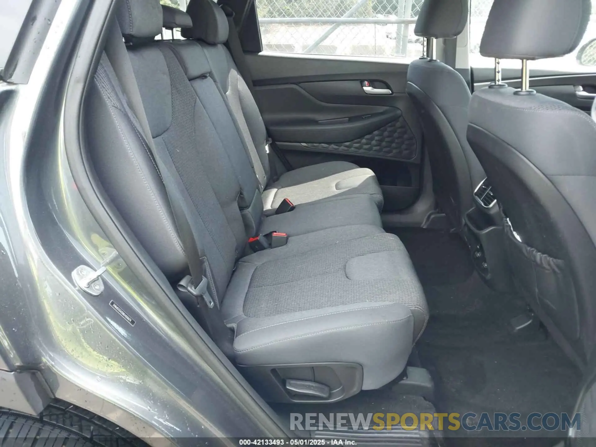 8 Photograph of a damaged car 5NMS33AD0KH134674 HYUNDAI SANTA FE 2019