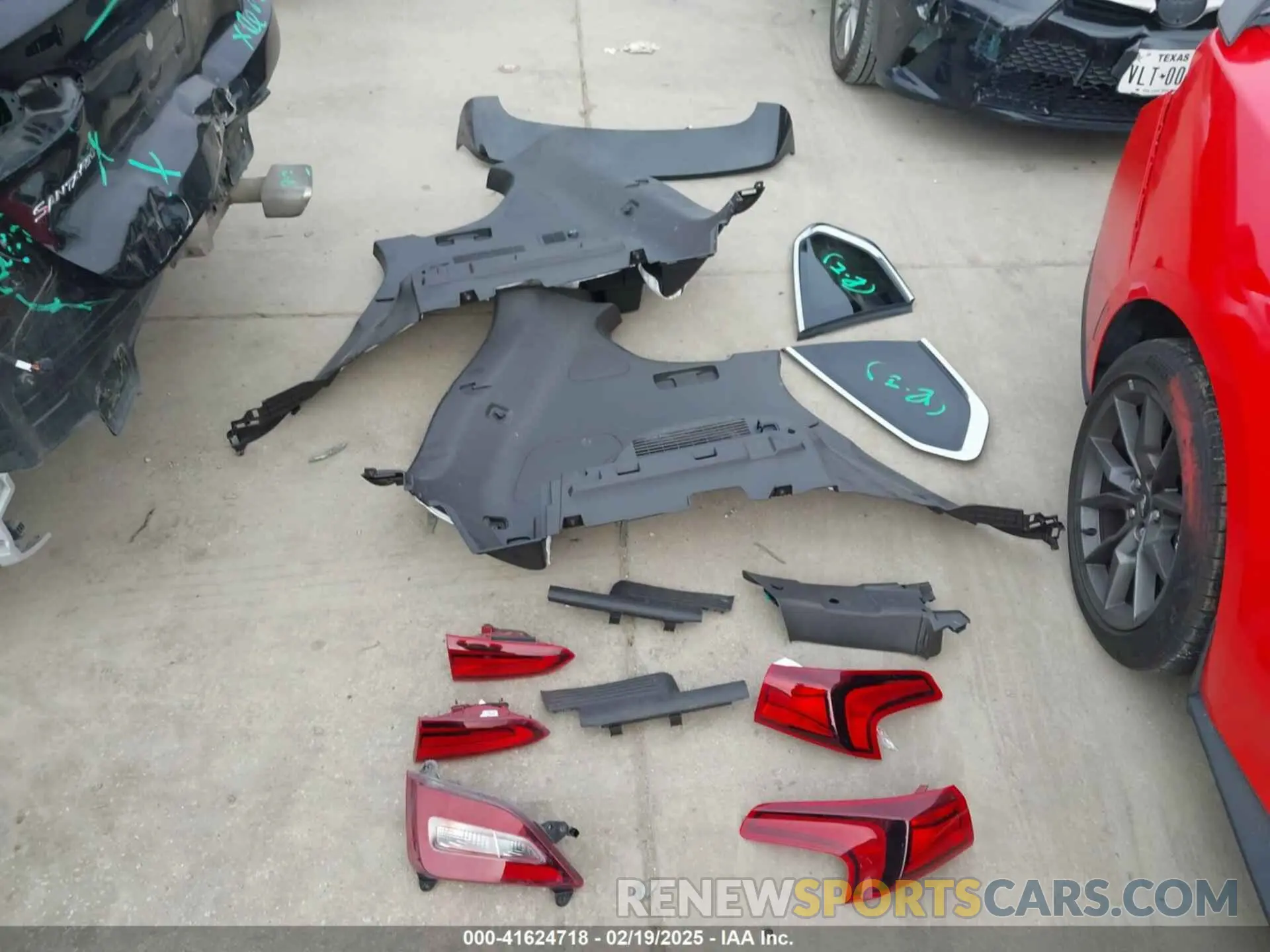 12 Photograph of a damaged car 5NMS33AD2KH068726 HYUNDAI SANTA FE 2019