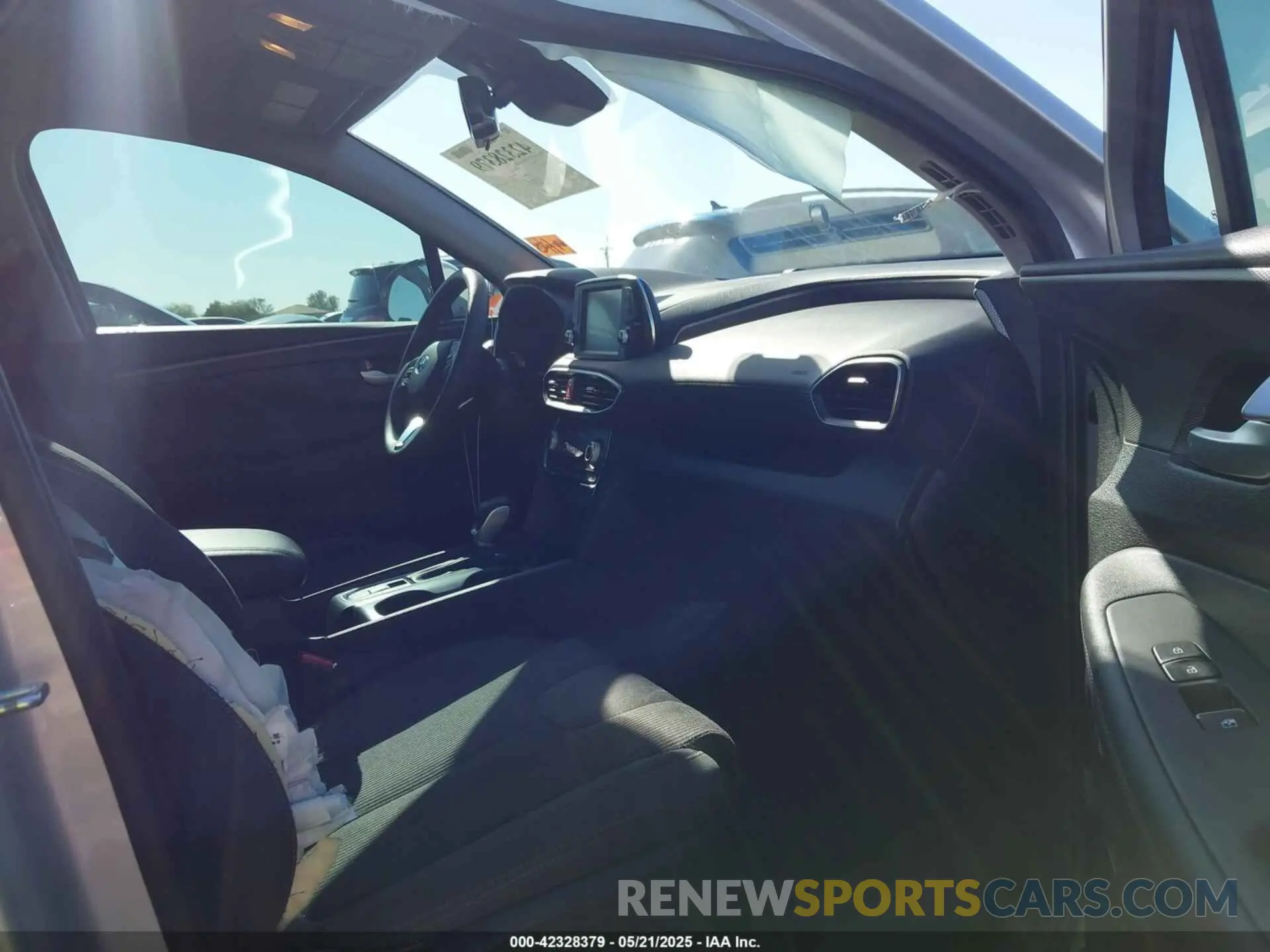 5 Photograph of a damaged car 5NMS33AD2KH130111 HYUNDAI SANTA FE 2019