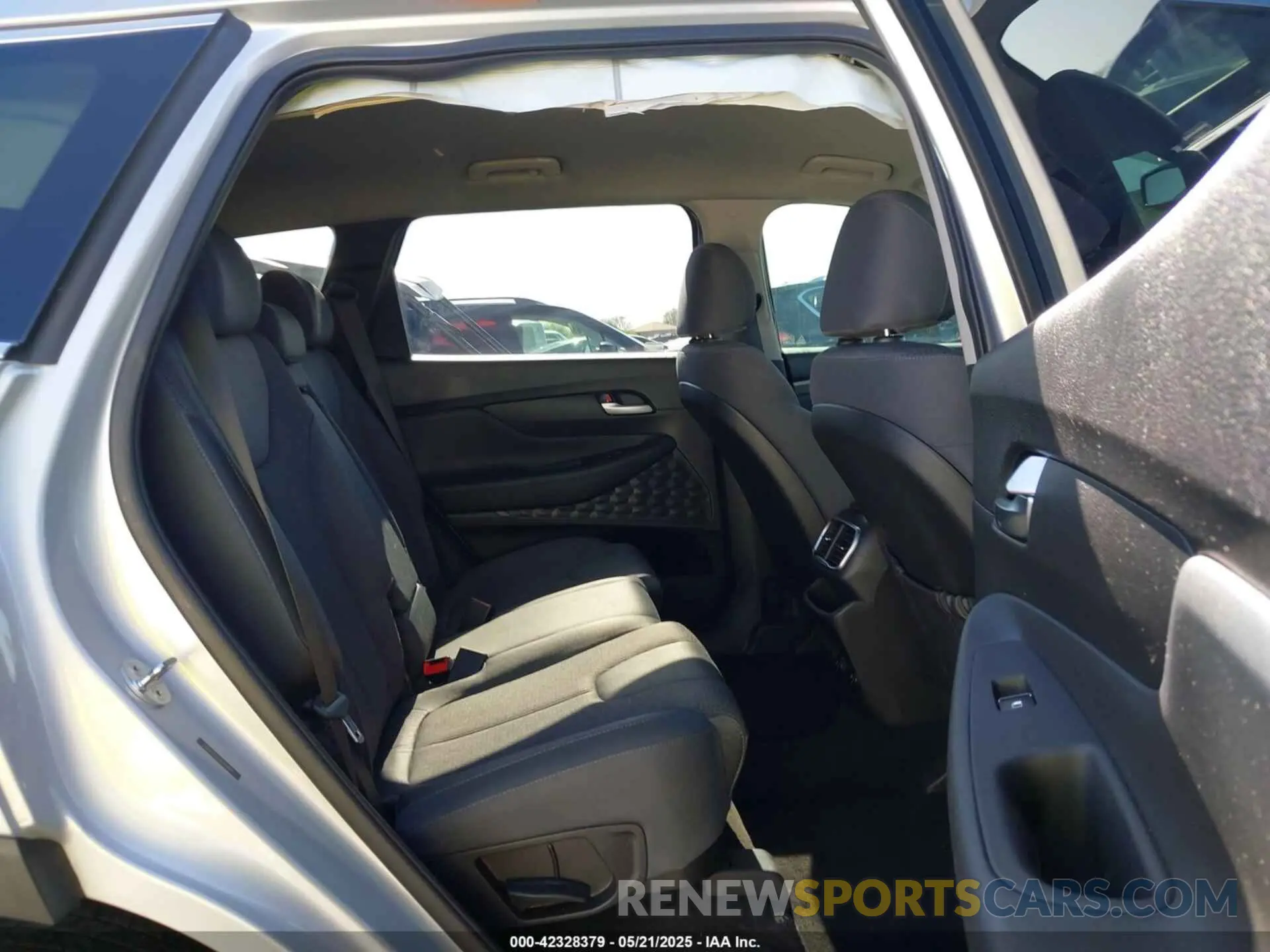 8 Photograph of a damaged car 5NMS33AD2KH130111 HYUNDAI SANTA FE 2019