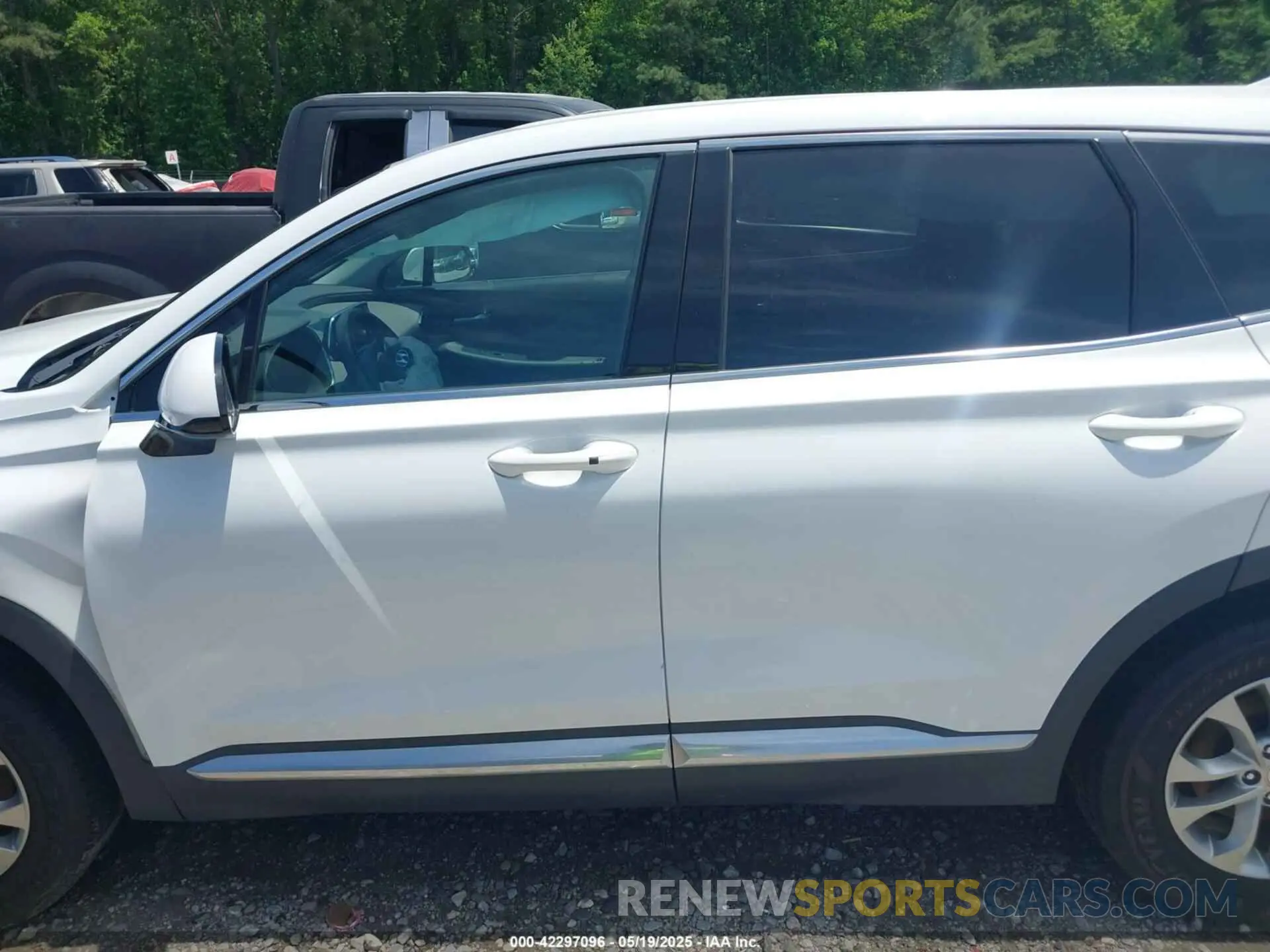15 Photograph of a damaged car 5NMS33AD3KH035346 HYUNDAI SANTA FE 2019
