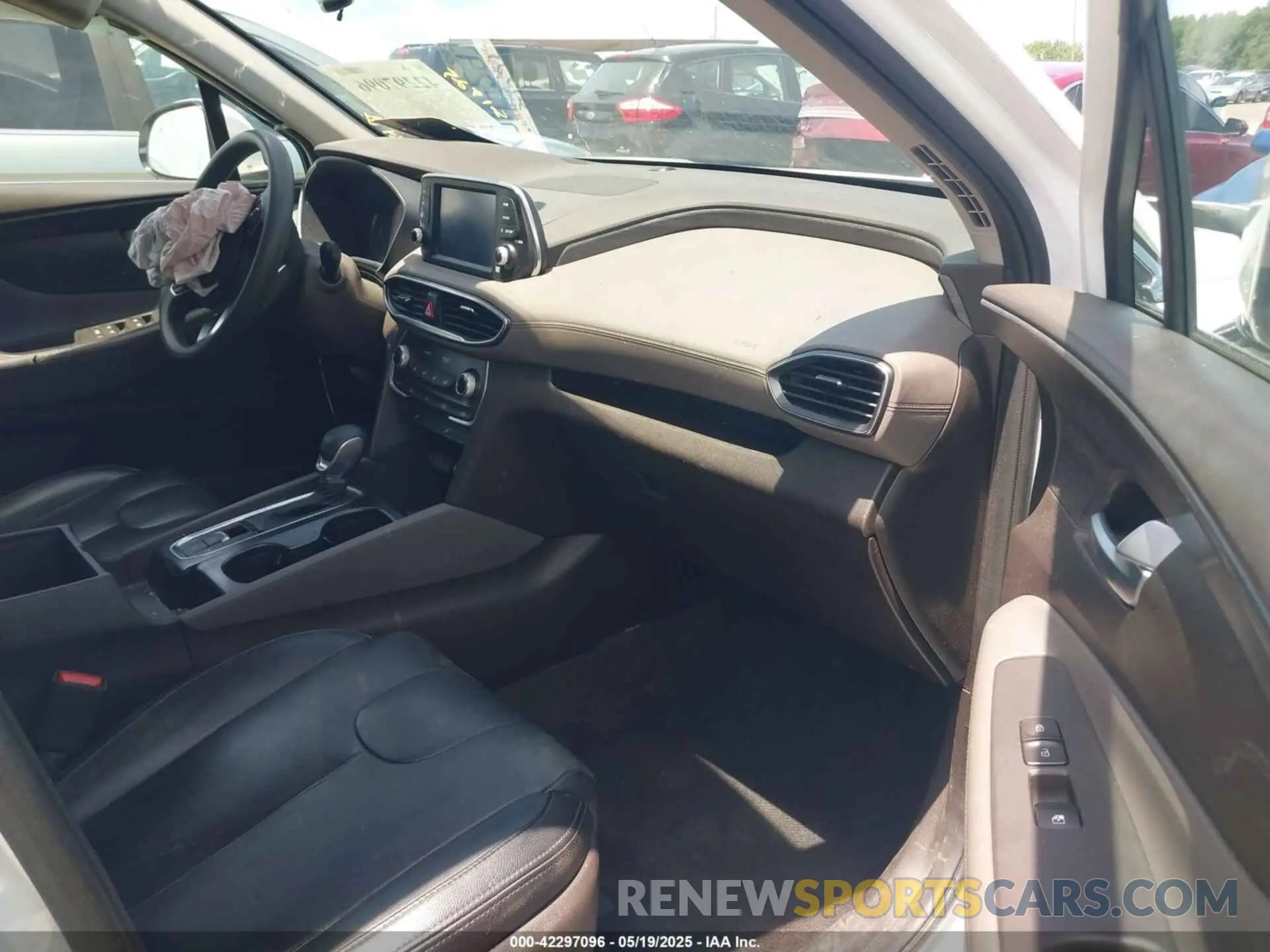 5 Photograph of a damaged car 5NMS33AD3KH035346 HYUNDAI SANTA FE 2019