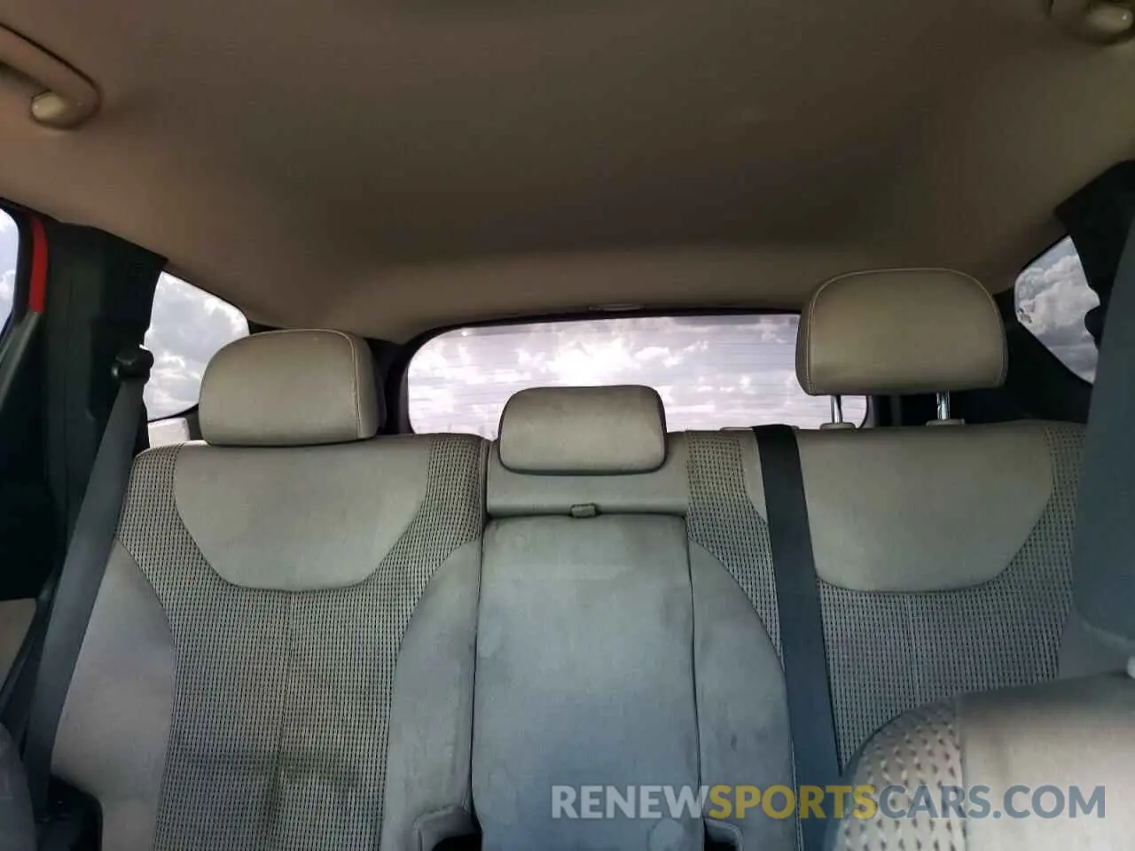 10 Photograph of a damaged car 5NMS33AD4KH005367 HYUNDAI SANTA FE 2019