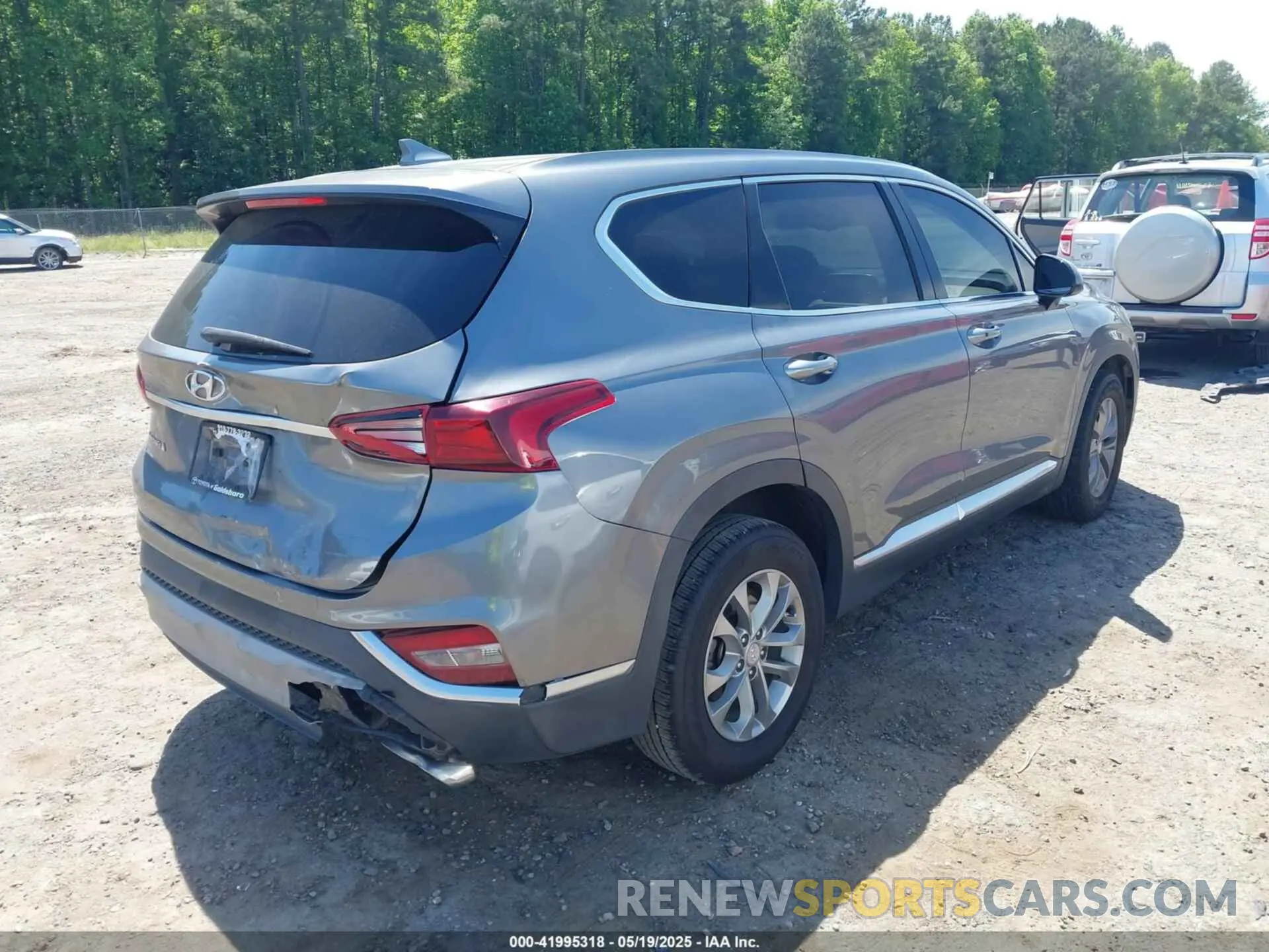 4 Photograph of a damaged car 5NMS33AD5KH048440 HYUNDAI SANTA FE 2019
