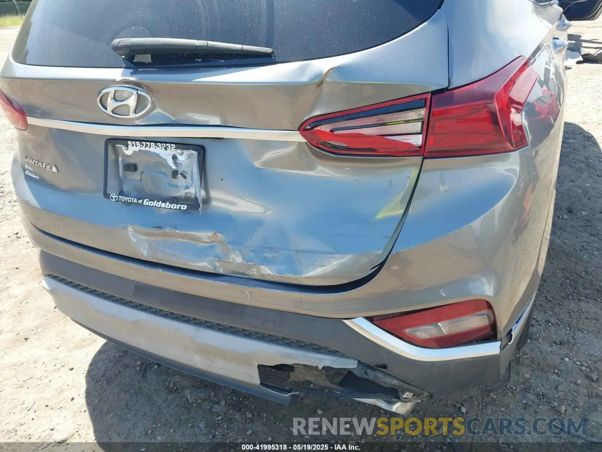 6 Photograph of a damaged car 5NMS33AD5KH048440 HYUNDAI SANTA FE 2019