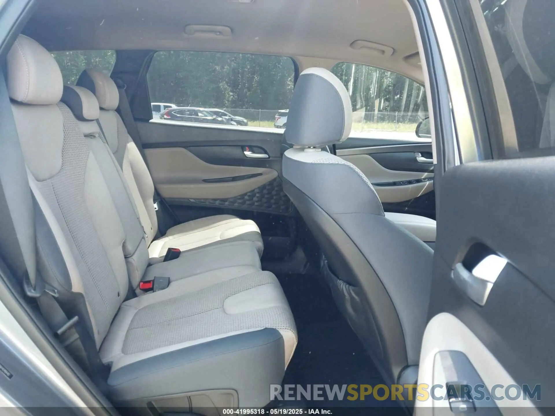 8 Photograph of a damaged car 5NMS33AD5KH048440 HYUNDAI SANTA FE 2019
