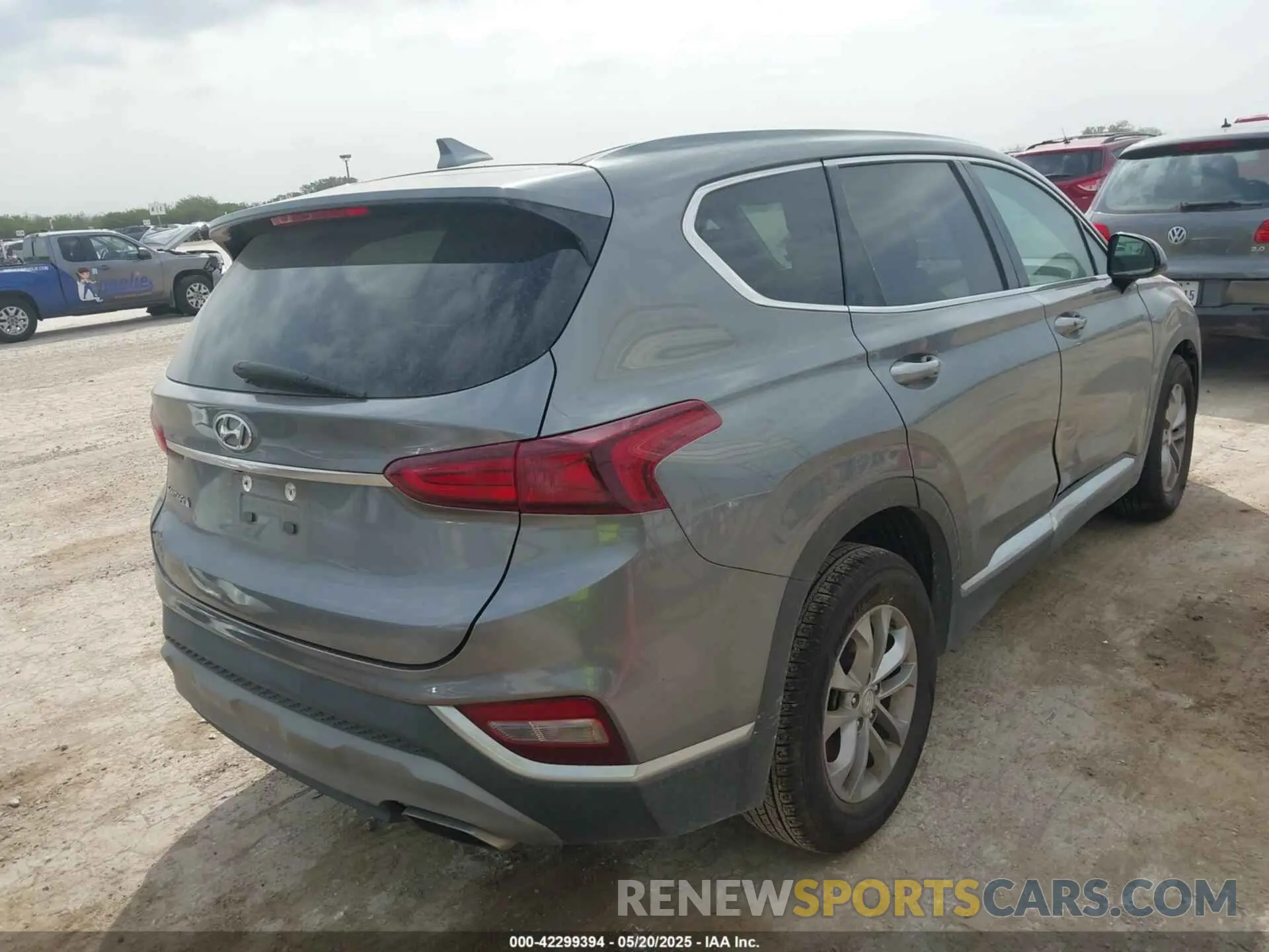 4 Photograph of a damaged car 5NMS33AD6KH067885 HYUNDAI SANTA FE 2019