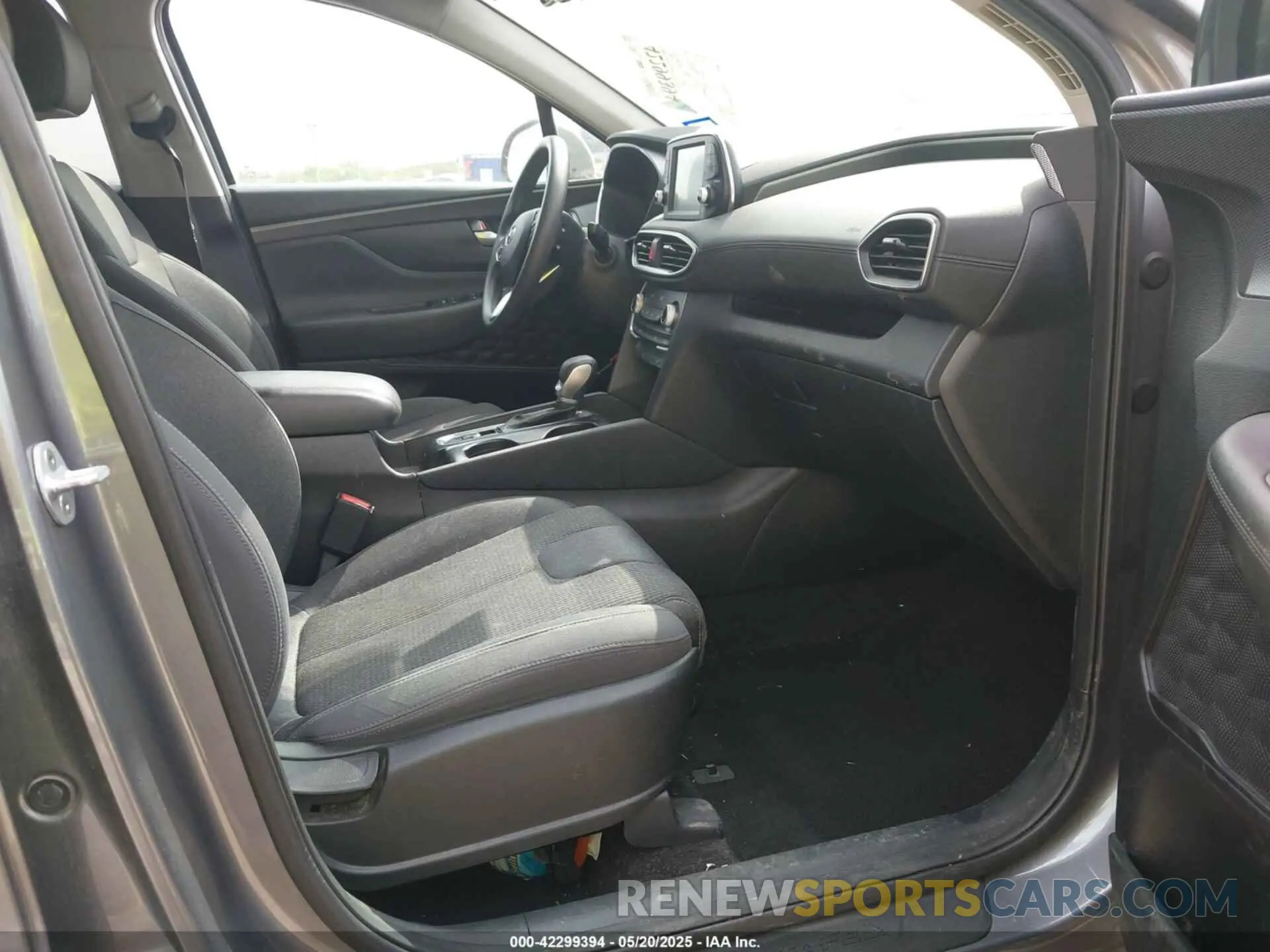 5 Photograph of a damaged car 5NMS33AD6KH067885 HYUNDAI SANTA FE 2019