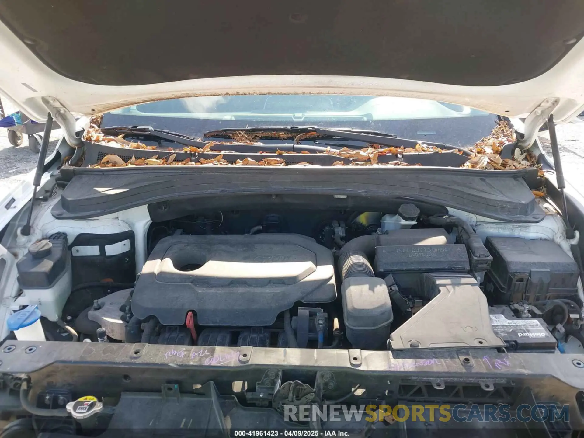 10 Photograph of a damaged car 5NMS33AD6KH081690 HYUNDAI SANTA FE 2019