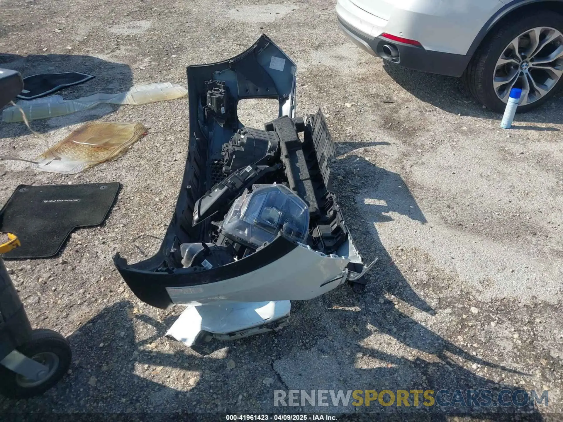 12 Photograph of a damaged car 5NMS33AD6KH081690 HYUNDAI SANTA FE 2019