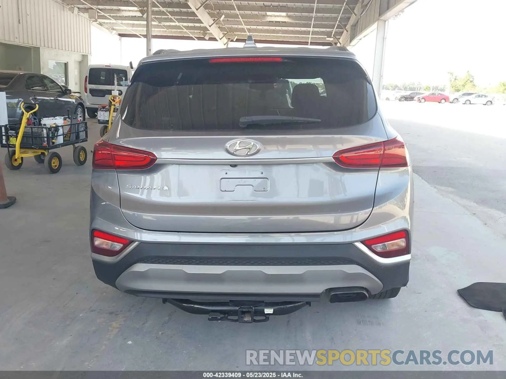 17 Photograph of a damaged car 5NMS33AD6KH100495 HYUNDAI SANTA FE 2019