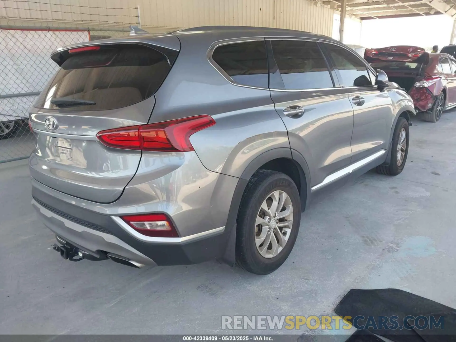 4 Photograph of a damaged car 5NMS33AD6KH100495 HYUNDAI SANTA FE 2019