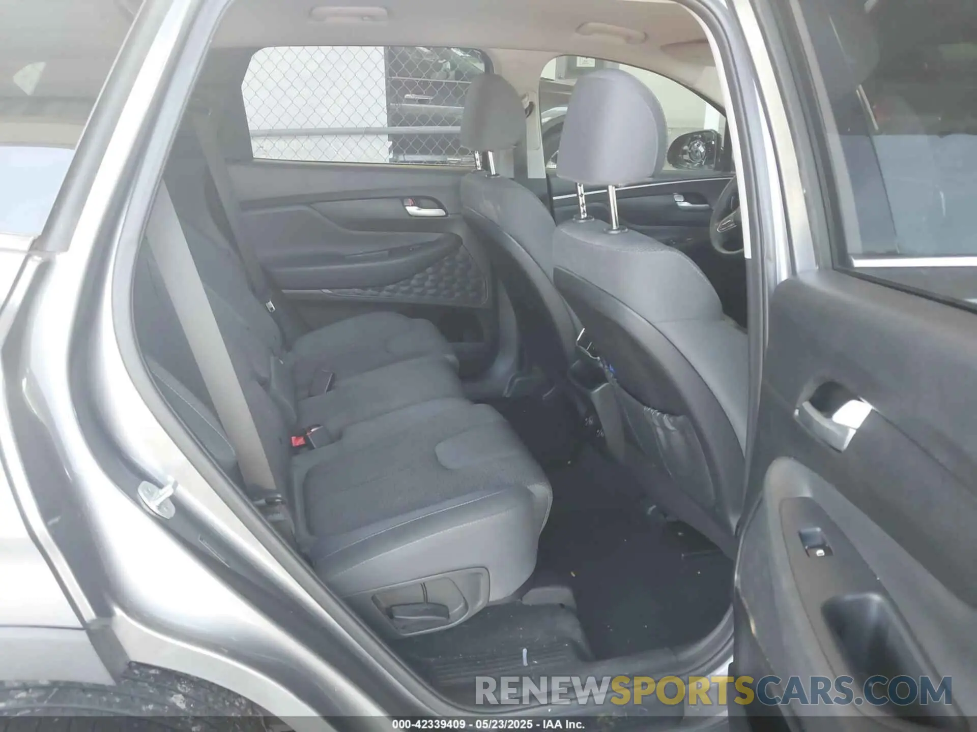 8 Photograph of a damaged car 5NMS33AD6KH100495 HYUNDAI SANTA FE 2019
