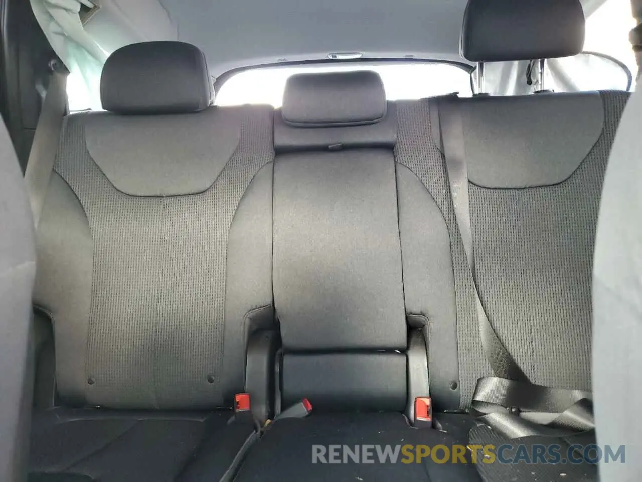 10 Photograph of a damaged car 5NMS33AD7KH114373 HYUNDAI SANTA FE 2019