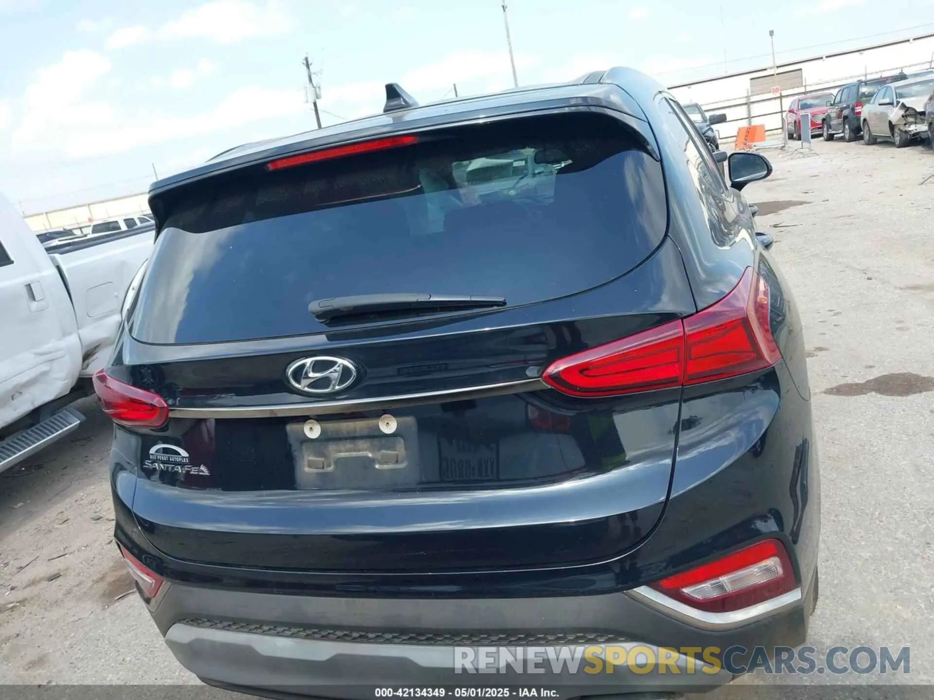 16 Photograph of a damaged car 5NMS33AD8KH006327 HYUNDAI SANTA FE 2019