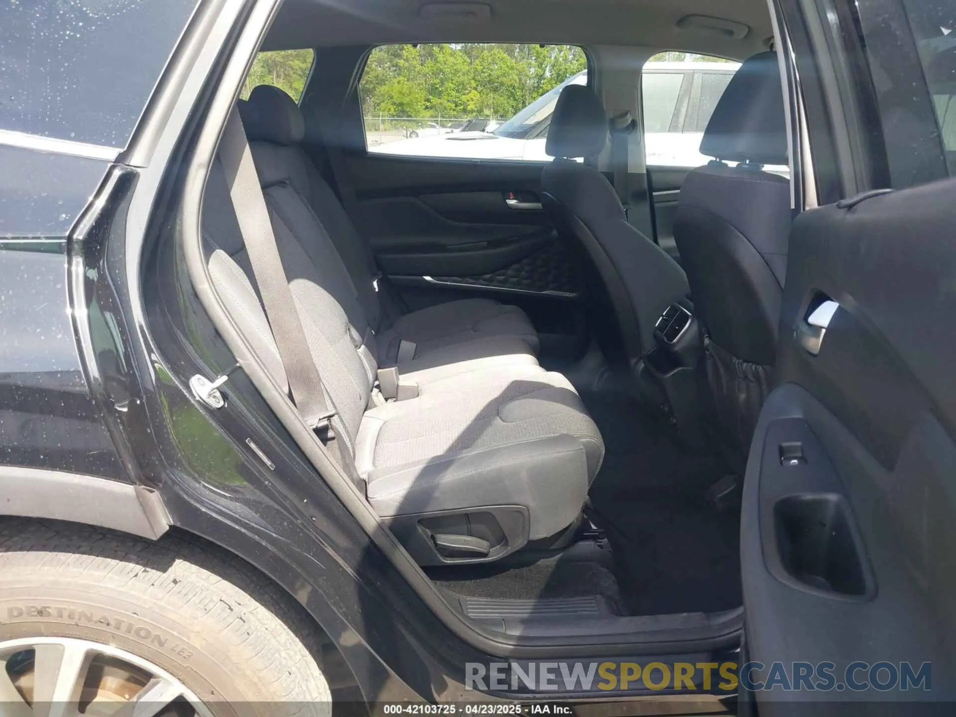8 Photograph of a damaged car 5NMS33AD8KH026481 HYUNDAI SANTA FE 2019