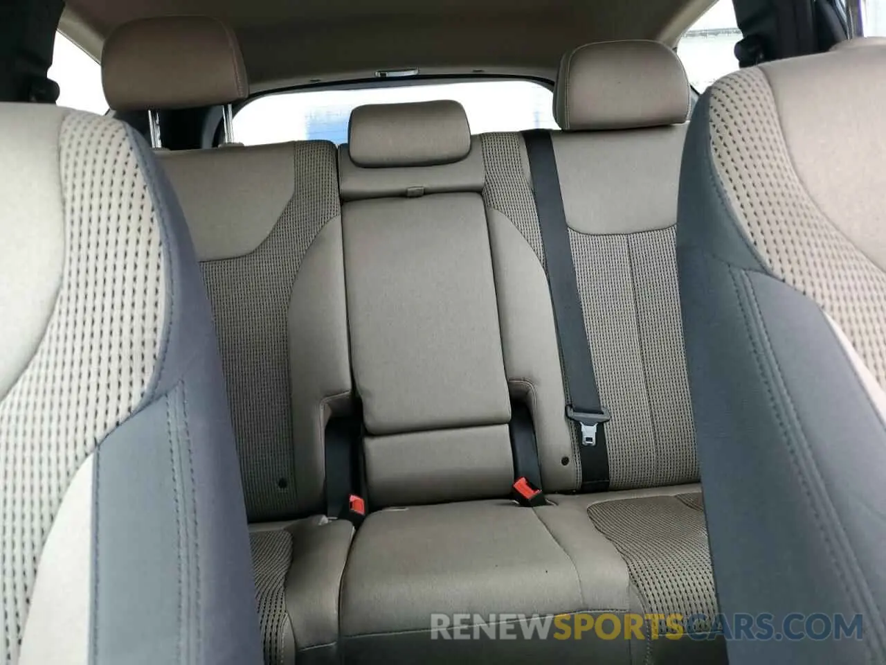 10 Photograph of a damaged car 5NMS33AD8KH064356 HYUNDAI SANTA FE 2019