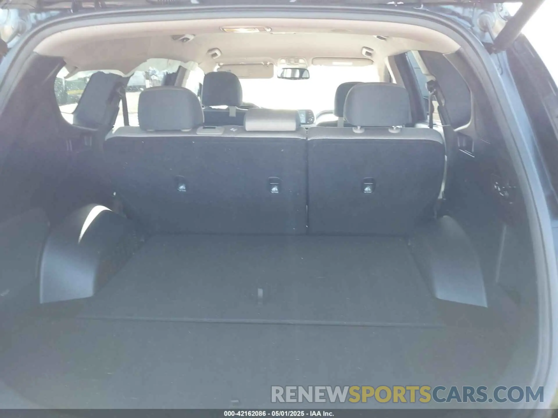 17 Photograph of a damaged car 5NMS33AD9KH035402 HYUNDAI SANTA FE 2019