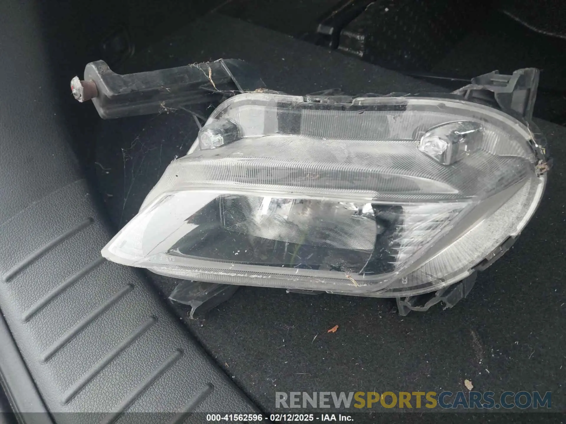 11 Photograph of a damaged car 5NMS33ADXKH011139 HYUNDAI SANTA FE 2019