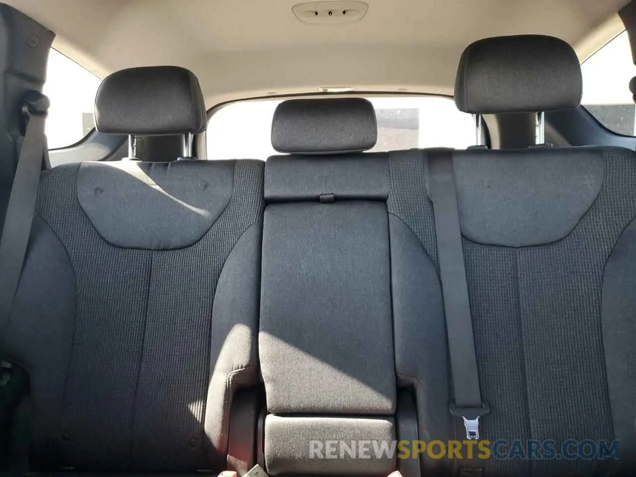 10 Photograph of a damaged car 5NMS33ADXKH029303 HYUNDAI SANTA FE 2019