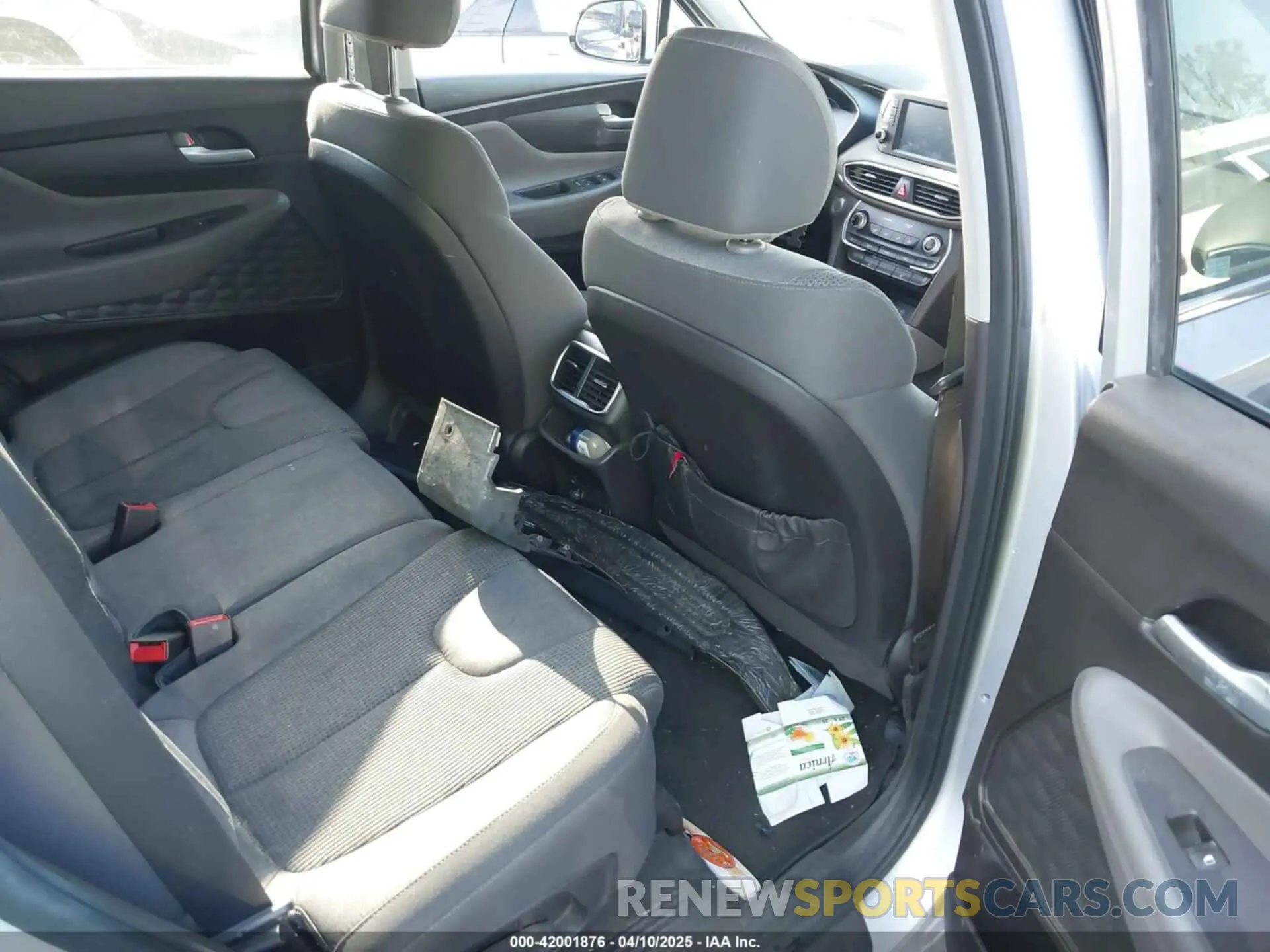 8 Photograph of a damaged car 5NMS3CAD0KH009349 HYUNDAI SANTA FE 2019