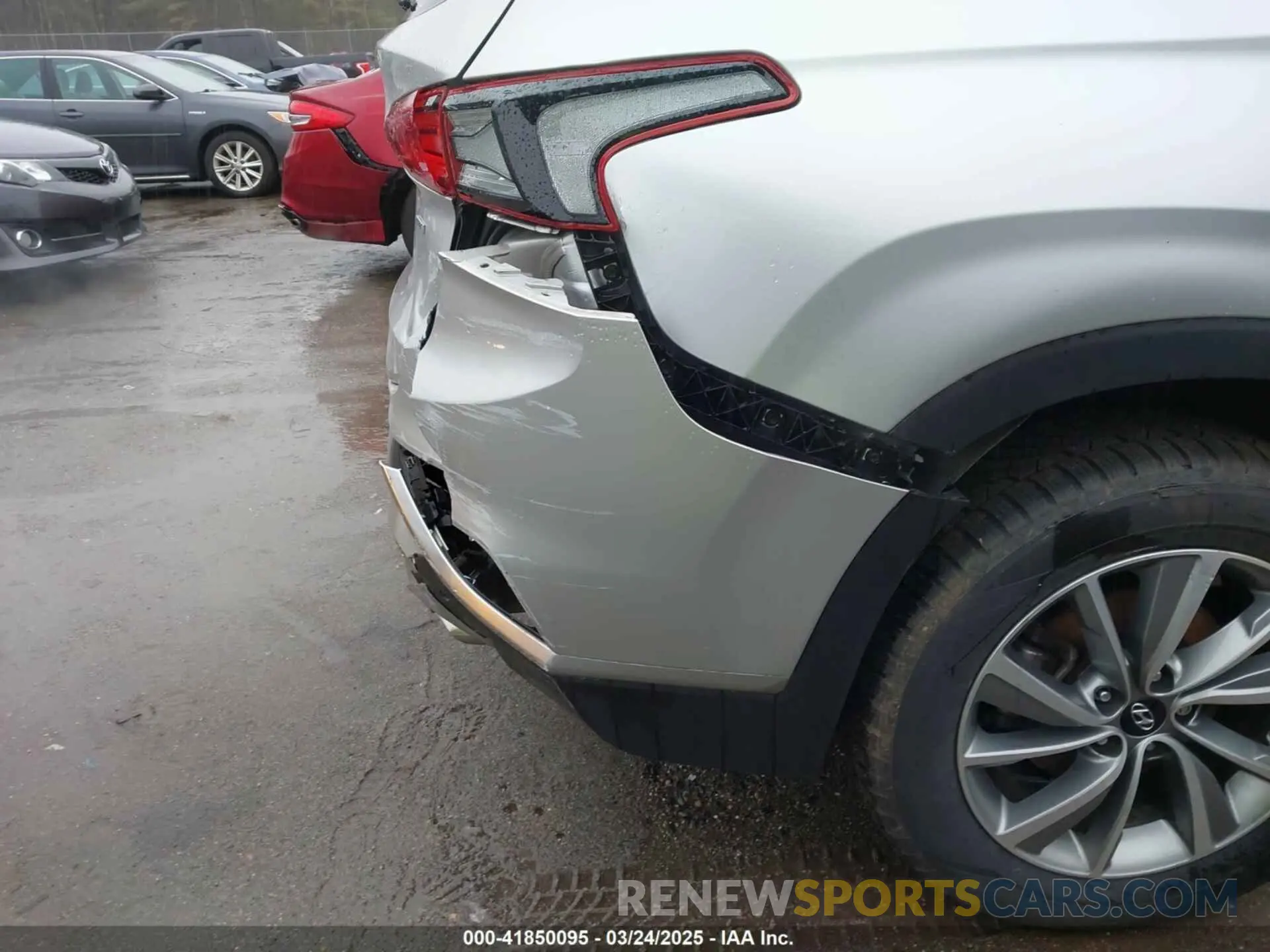 18 Photograph of a damaged car 5NMS3CAD0KH023977 HYUNDAI SANTA FE 2019