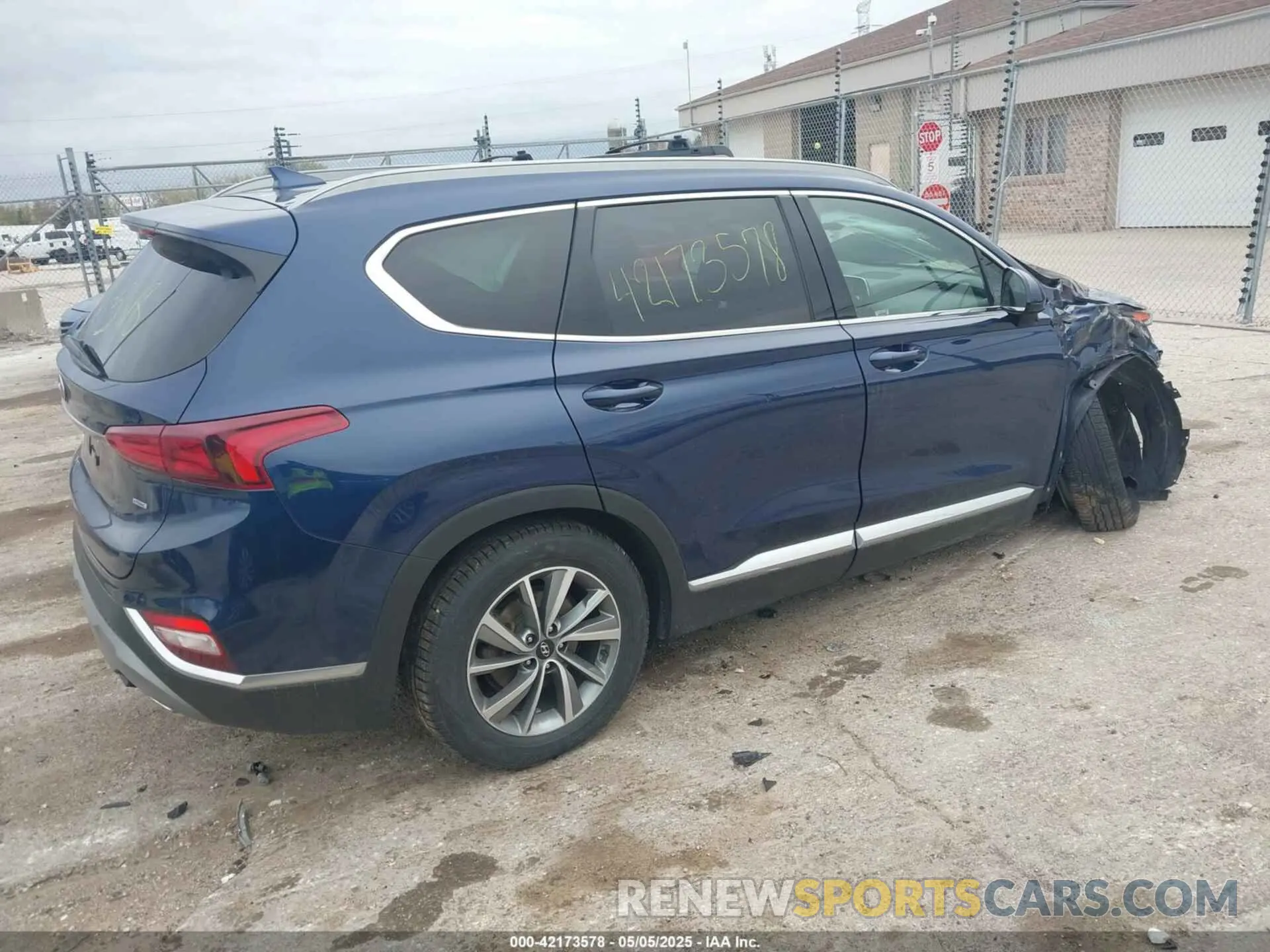 4 Photograph of a damaged car 5NMS3CAD0KH055120 HYUNDAI SANTA FE 2019