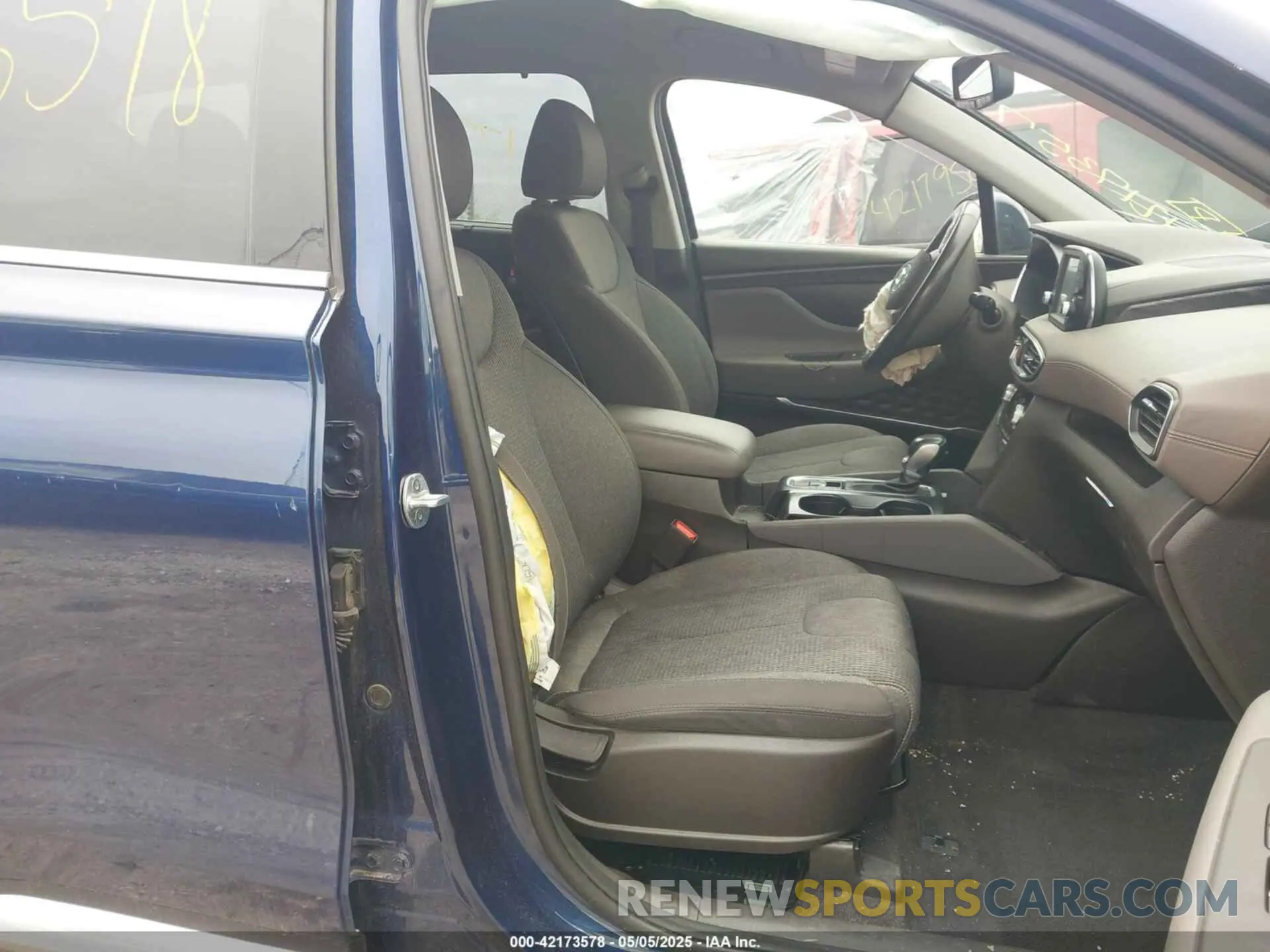 5 Photograph of a damaged car 5NMS3CAD0KH055120 HYUNDAI SANTA FE 2019