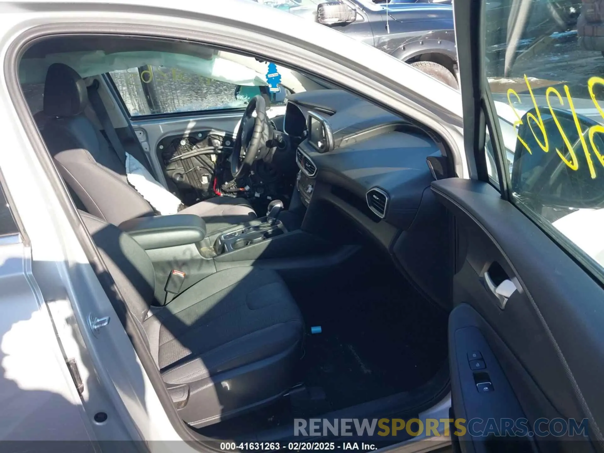 5 Photograph of a damaged car 5NMS3CAD0KH095472 HYUNDAI SANTA FE 2019