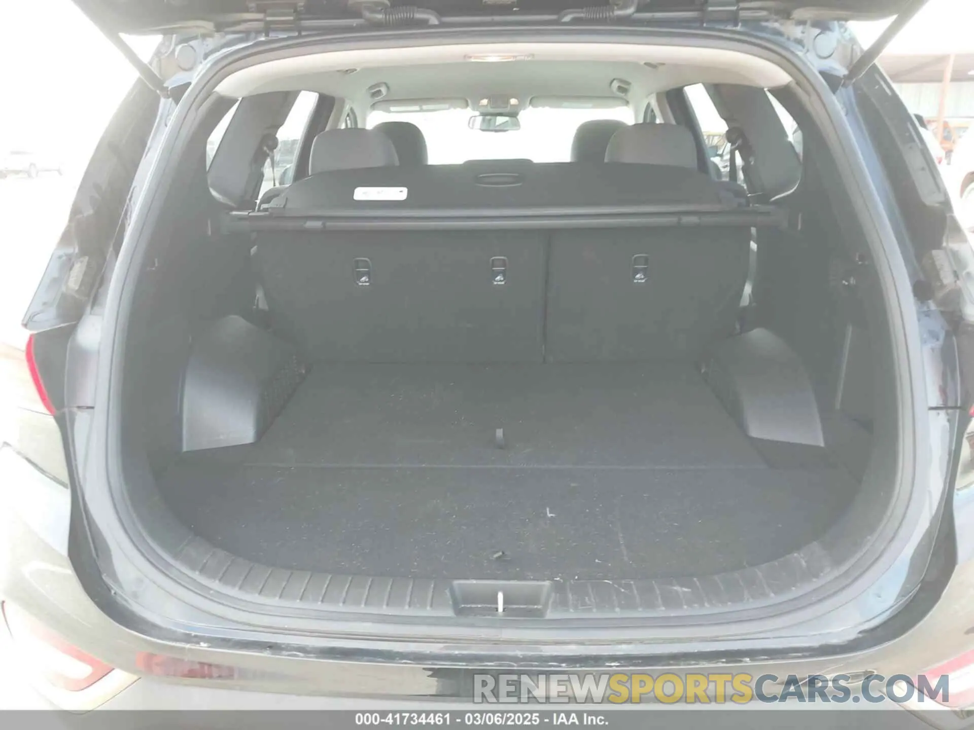17 Photograph of a damaged car 5NMS3CAD0KH105045 HYUNDAI SANTA FE 2019