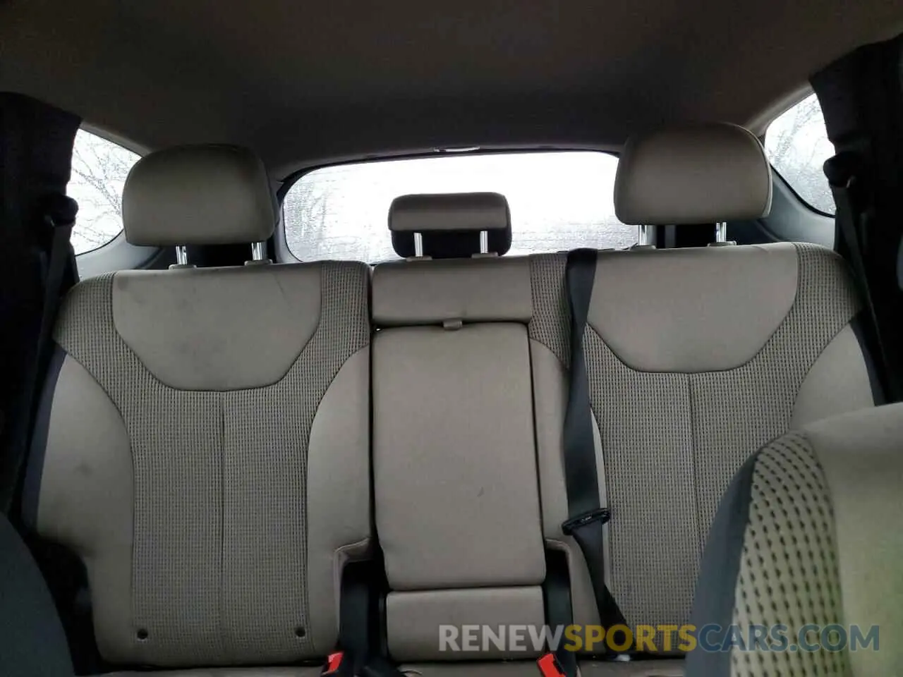 10 Photograph of a damaged car 5NMS3CAD0KH131936 HYUNDAI SANTA FE 2019