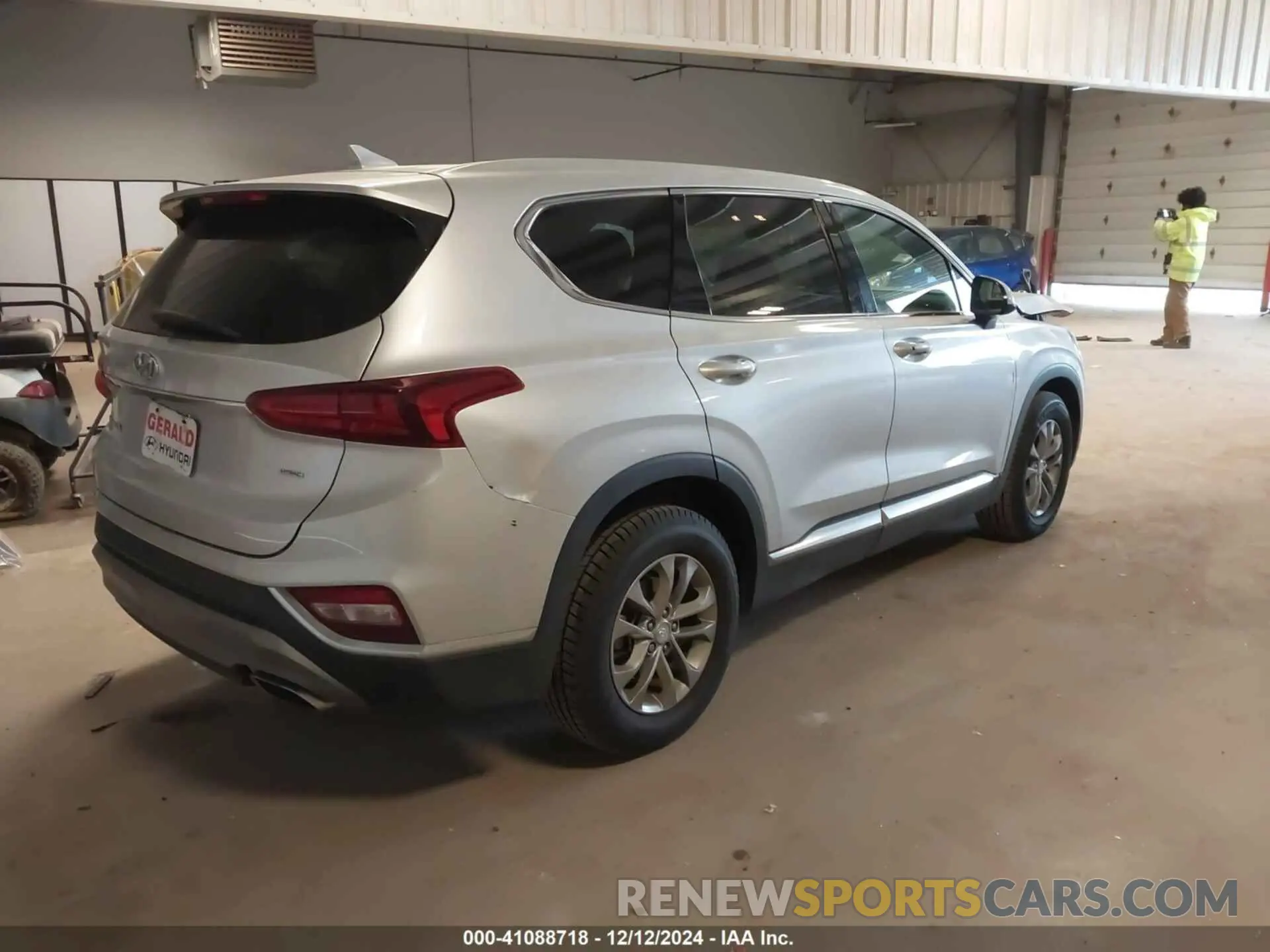 4 Photograph of a damaged car 5NMS3CAD3KH006333 HYUNDAI SANTA FE 2019