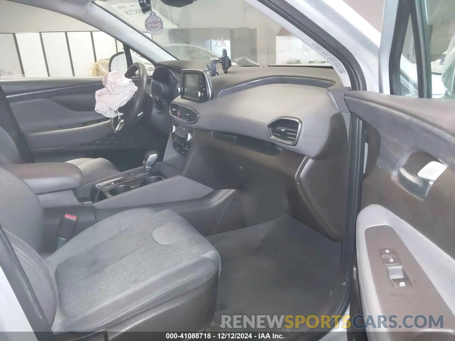 5 Photograph of a damaged car 5NMS3CAD3KH006333 HYUNDAI SANTA FE 2019