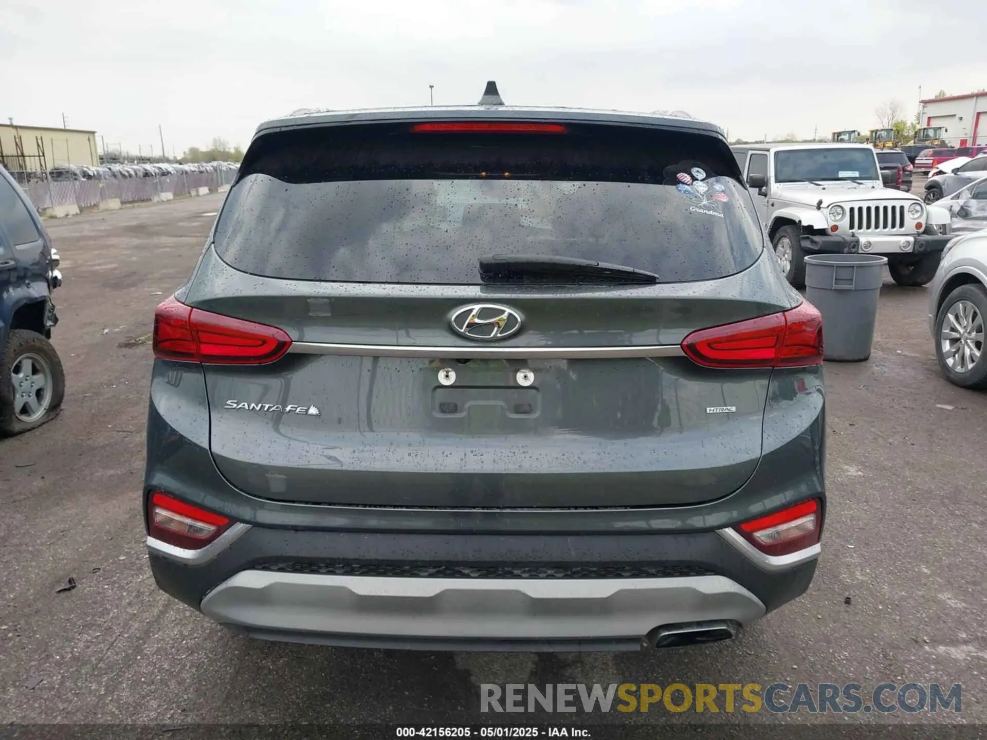 16 Photograph of a damaged car 5NMS3CAD4KH075239 HYUNDAI SANTA FE 2019