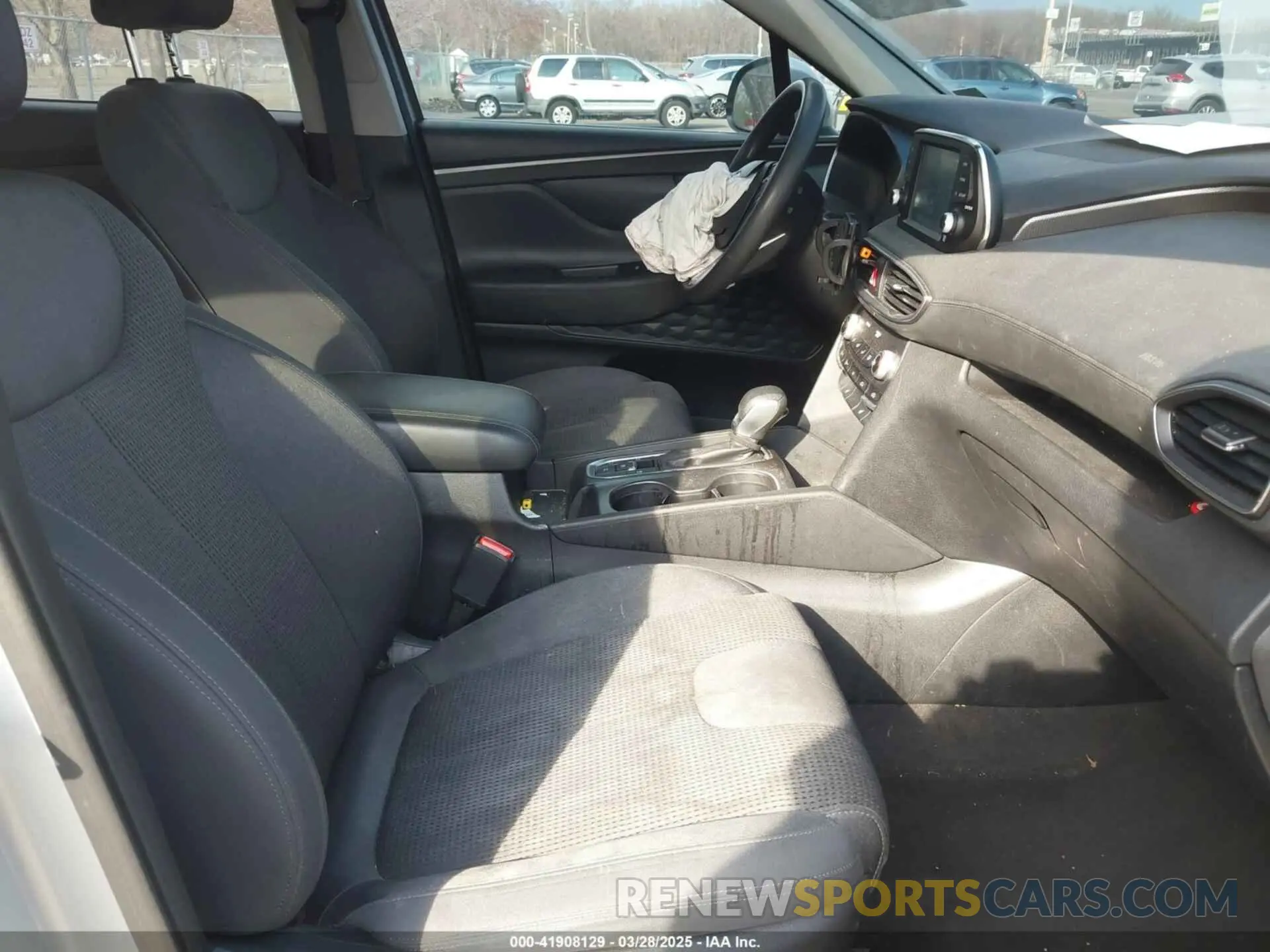 5 Photograph of a damaged car 5NMS3CAD9KH064284 HYUNDAI SANTA FE 2019