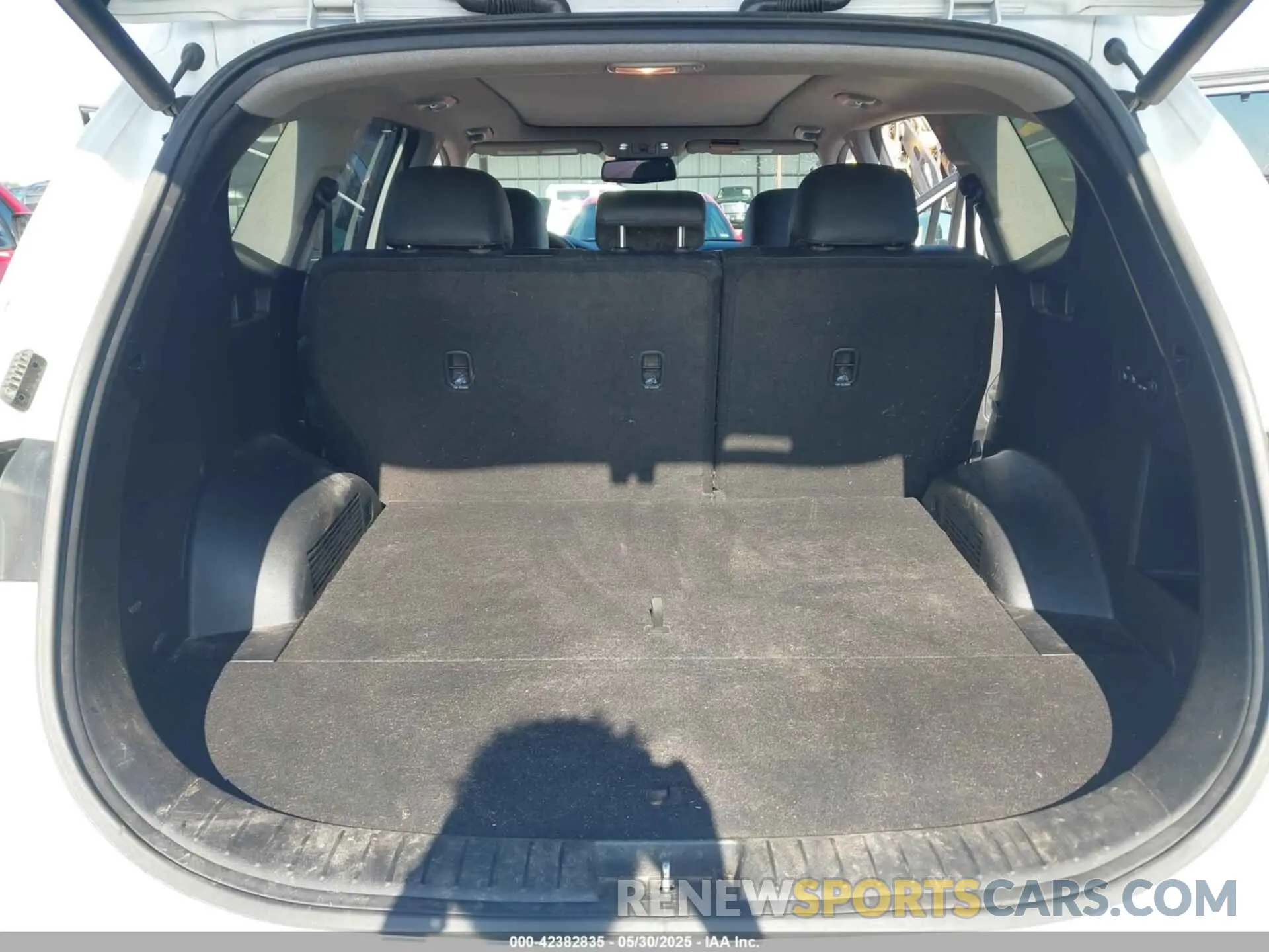 17 Photograph of a damaged car 5NMS53AA0KH023073 HYUNDAI SANTA FE 2019