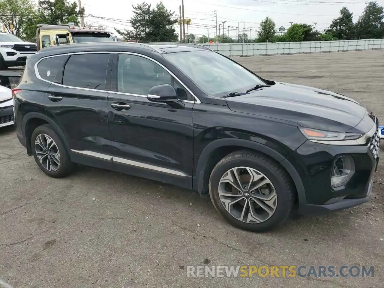 4 Photograph of a damaged car 5NMS53AA0KH111492 HYUNDAI SANTA FE 2019