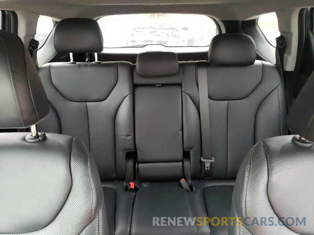 10 Photograph of a damaged car 5NMS53AA1KH066188 HYUNDAI SANTA FE 2019
