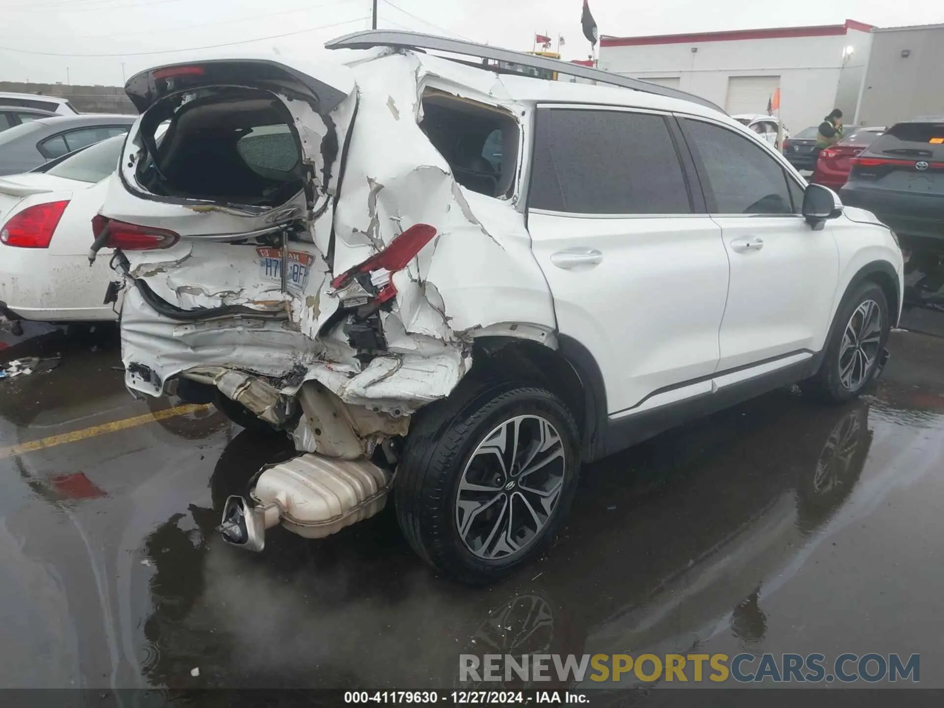 4 Photograph of a damaged car 5NMS53AA2KH106648 HYUNDAI SANTA FE 2019